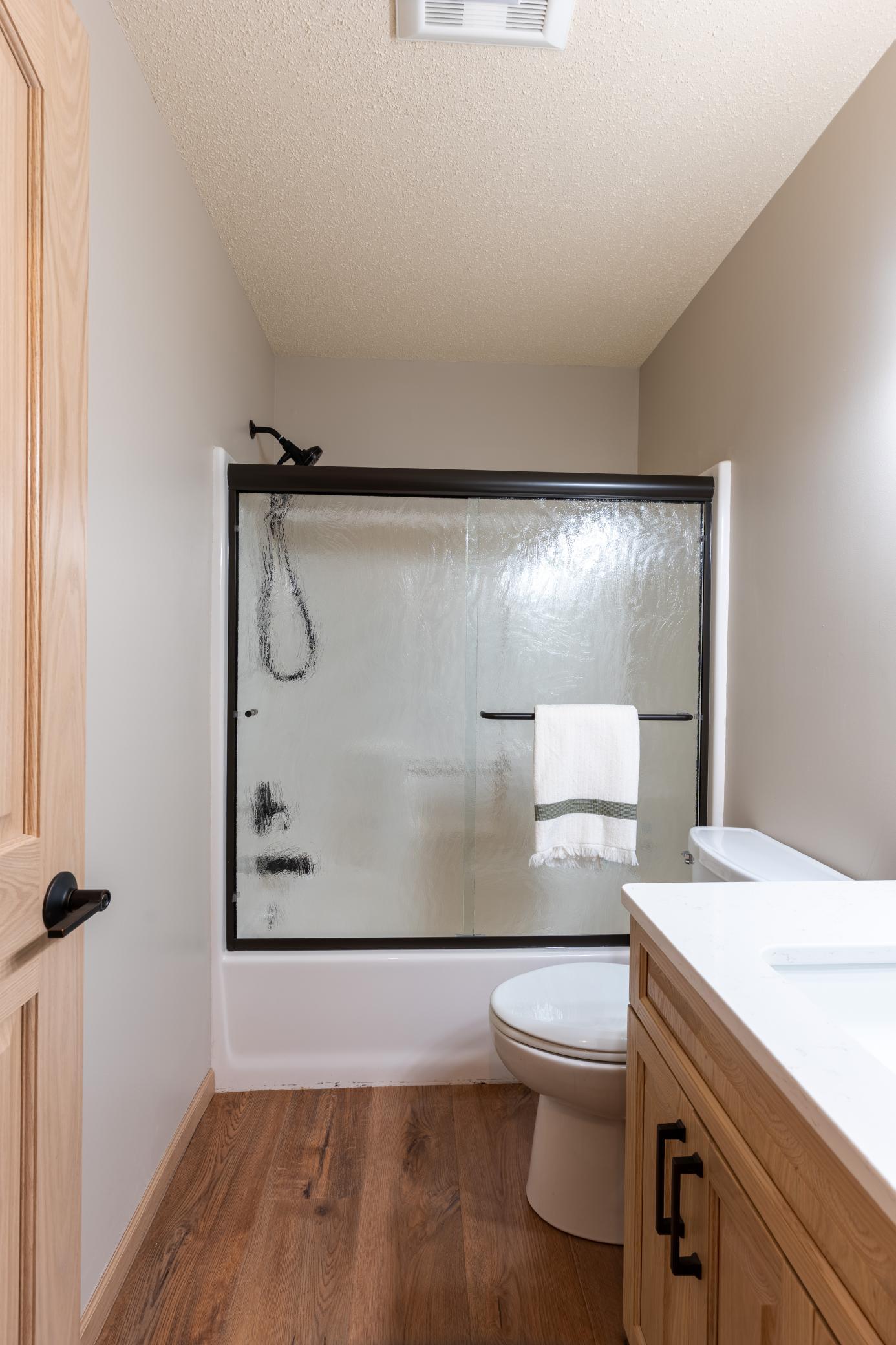 1991 single family home for sale at 2541 S 26th Avenue S in Fargo, ND — 5 bed, 3 bath (photo 22 of 45)