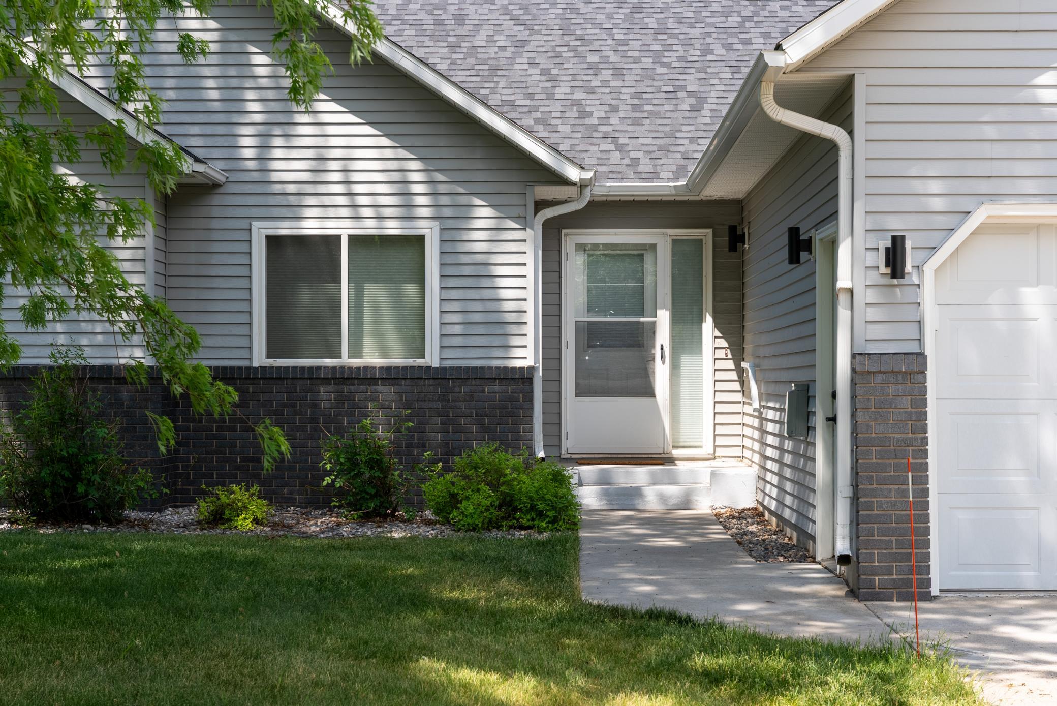 1991 single family home for sale at 2541 S 26th Avenue S in Fargo, ND — 5 bed, 3 bath (photo 4 of 45)