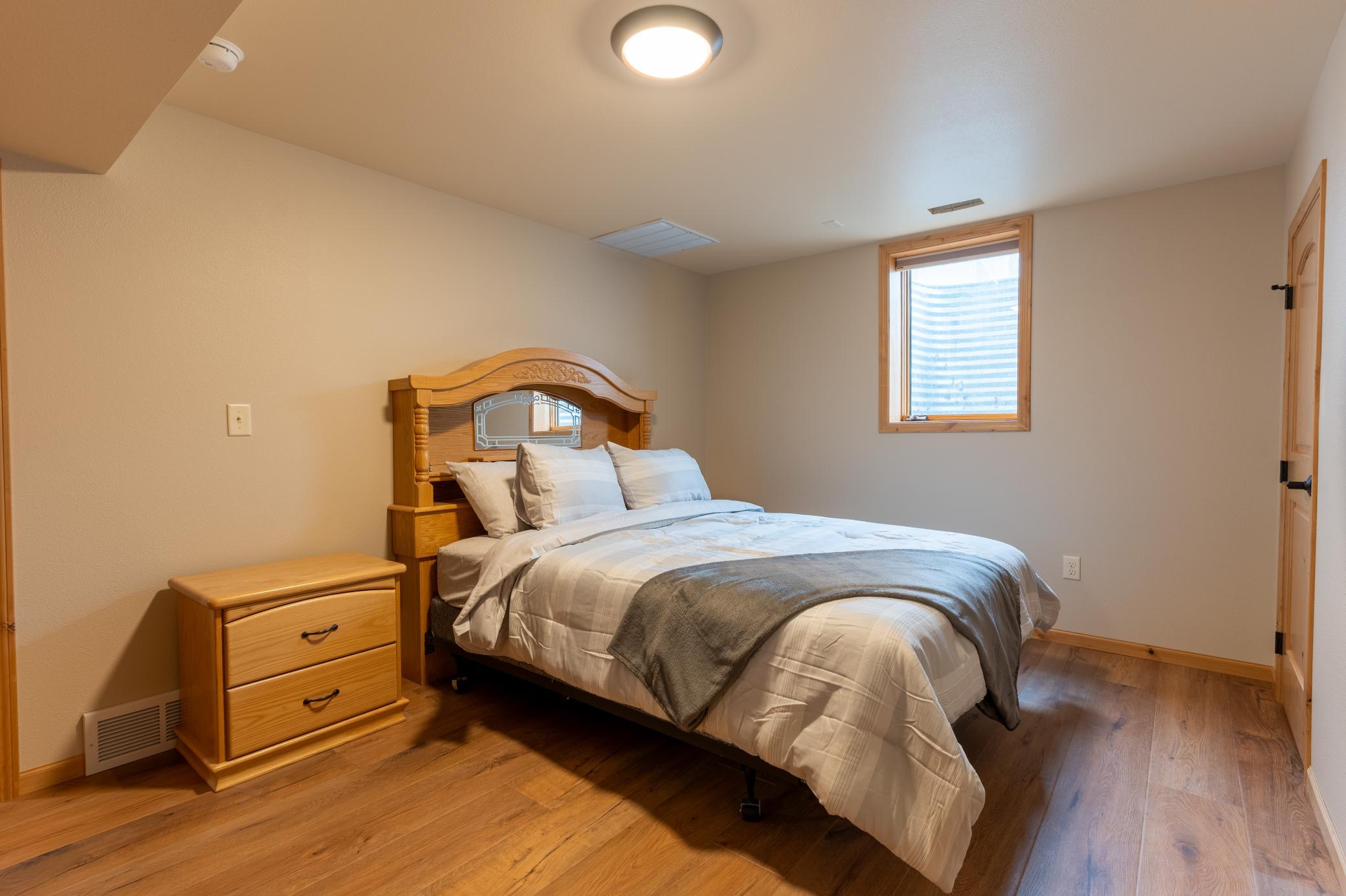 1991 single family home for sale at 2541 S 26th Avenue S in Fargo, ND — 5 bed, 3 bath (photo 35 of 45)