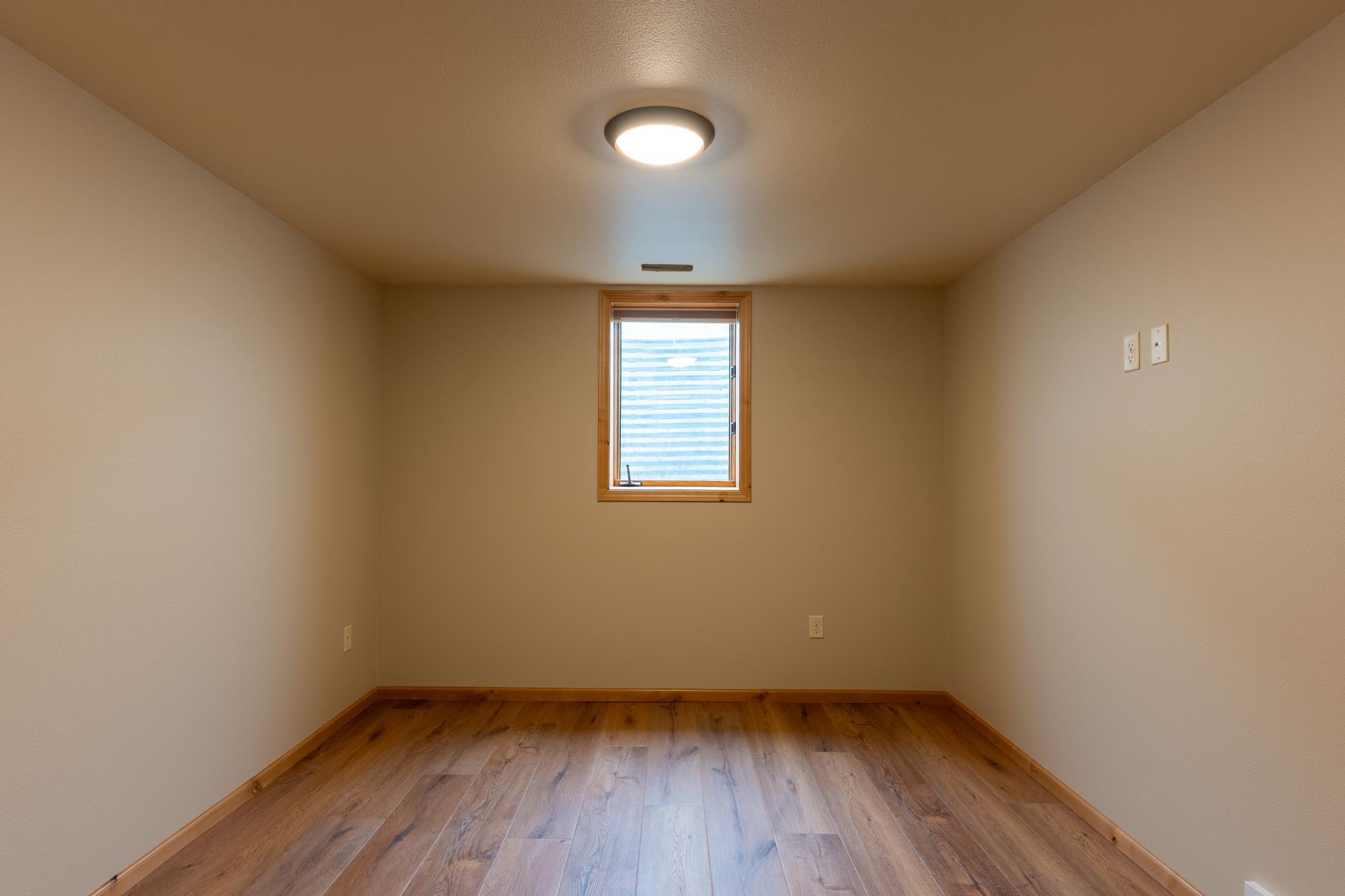 1991 single family home for sale at 2541 S 26th Avenue S in Fargo, ND — 5 bed, 3 bath (photo 36 of 45)