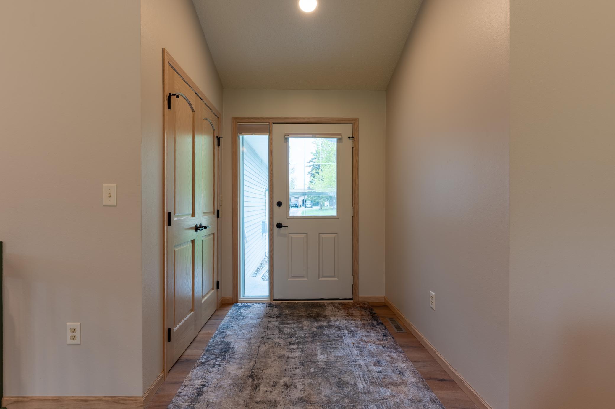 1991 single family home for sale at 2541 S 26th Avenue S in Fargo, ND — 5 bed, 3 bath (photo 5 of 45)