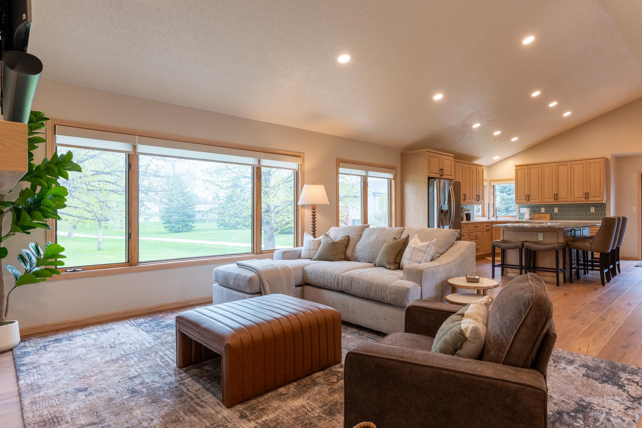 1991 single family home for sale at 2541 S 26th Avenue S in Fargo, ND — 5 bed, 3 bath (photo 8 of 45)