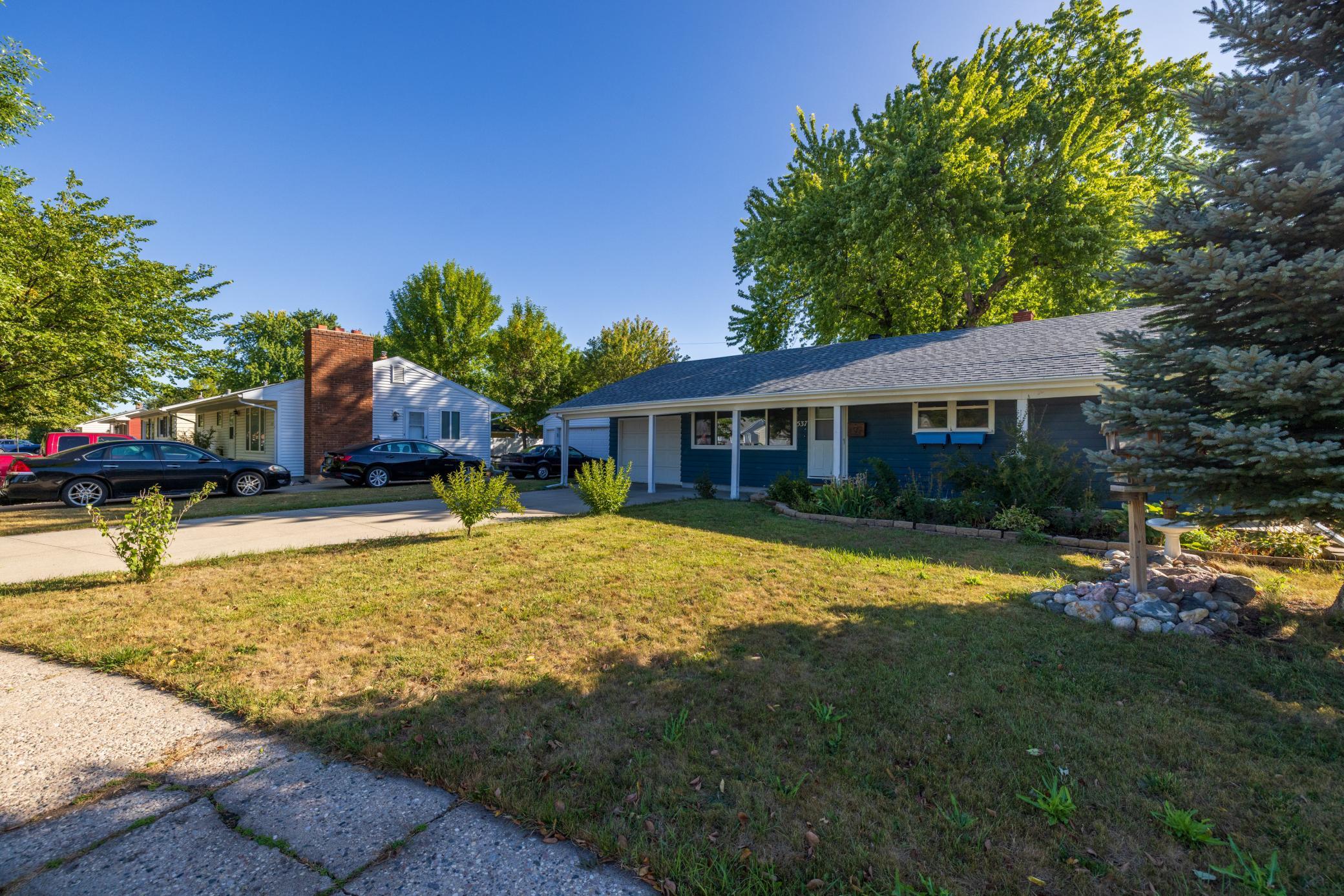 1956 single family home for sale at 537 2nd St Court E in West Fargo, ND — 3 bed, 1 bath (photo 2 of 23)
