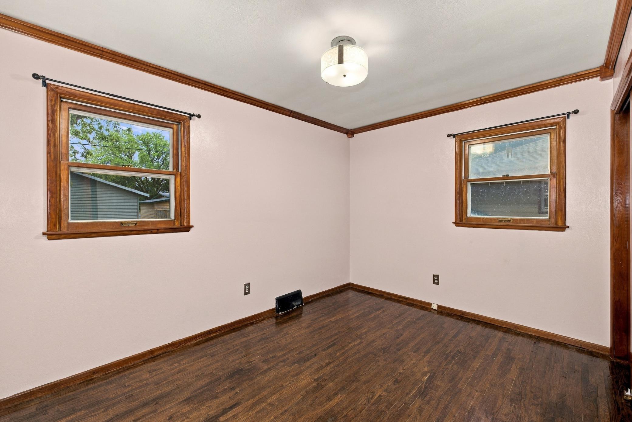 1956 single family home for sale at 537 2nd St Court E in West Fargo, ND — 3 bed, 1 bath (photo 11 of 23)