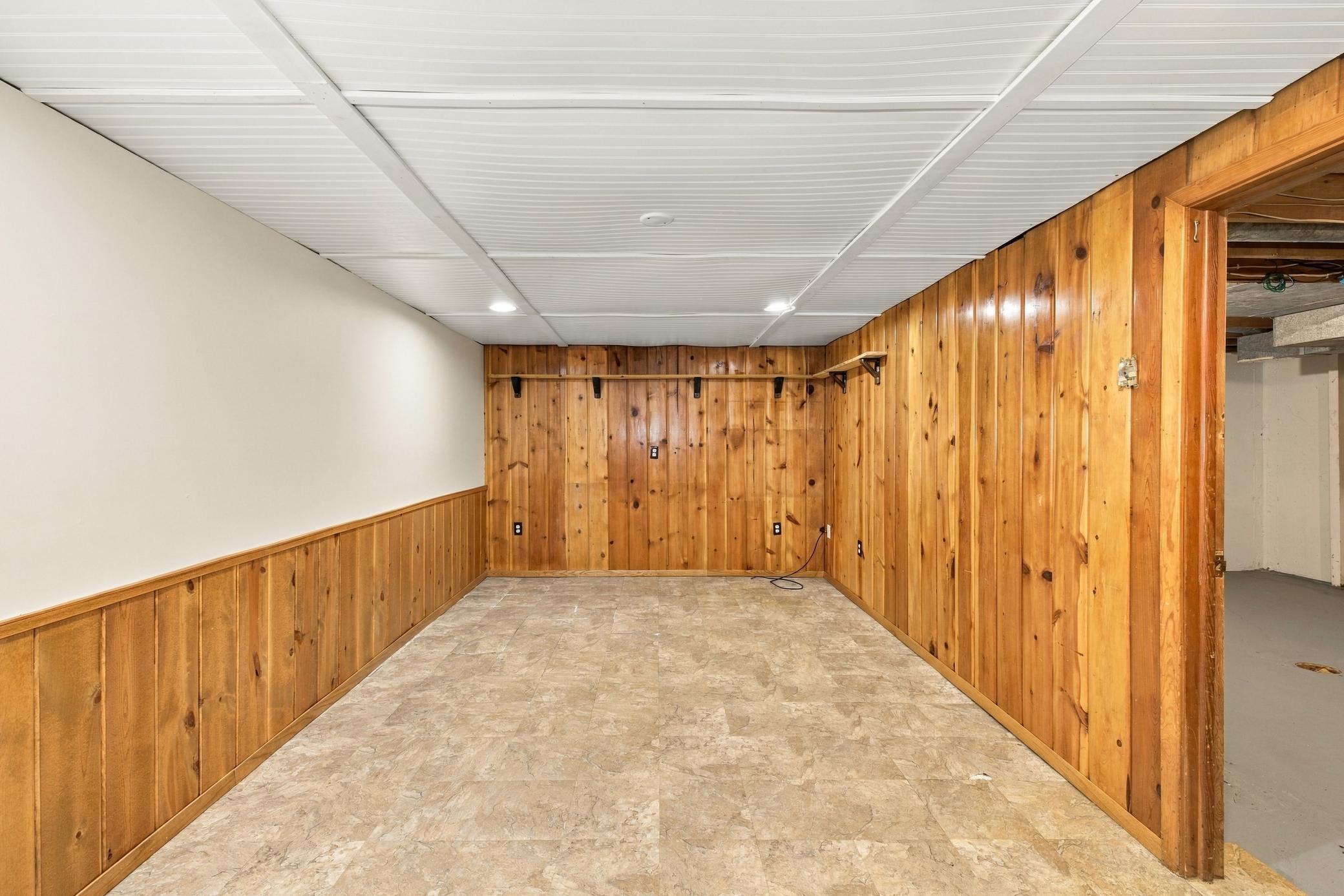 1956 single family home for sale at 537 2nd St Court E in West Fargo, ND — 3 bed, 1 bath (photo 15 of 23)
