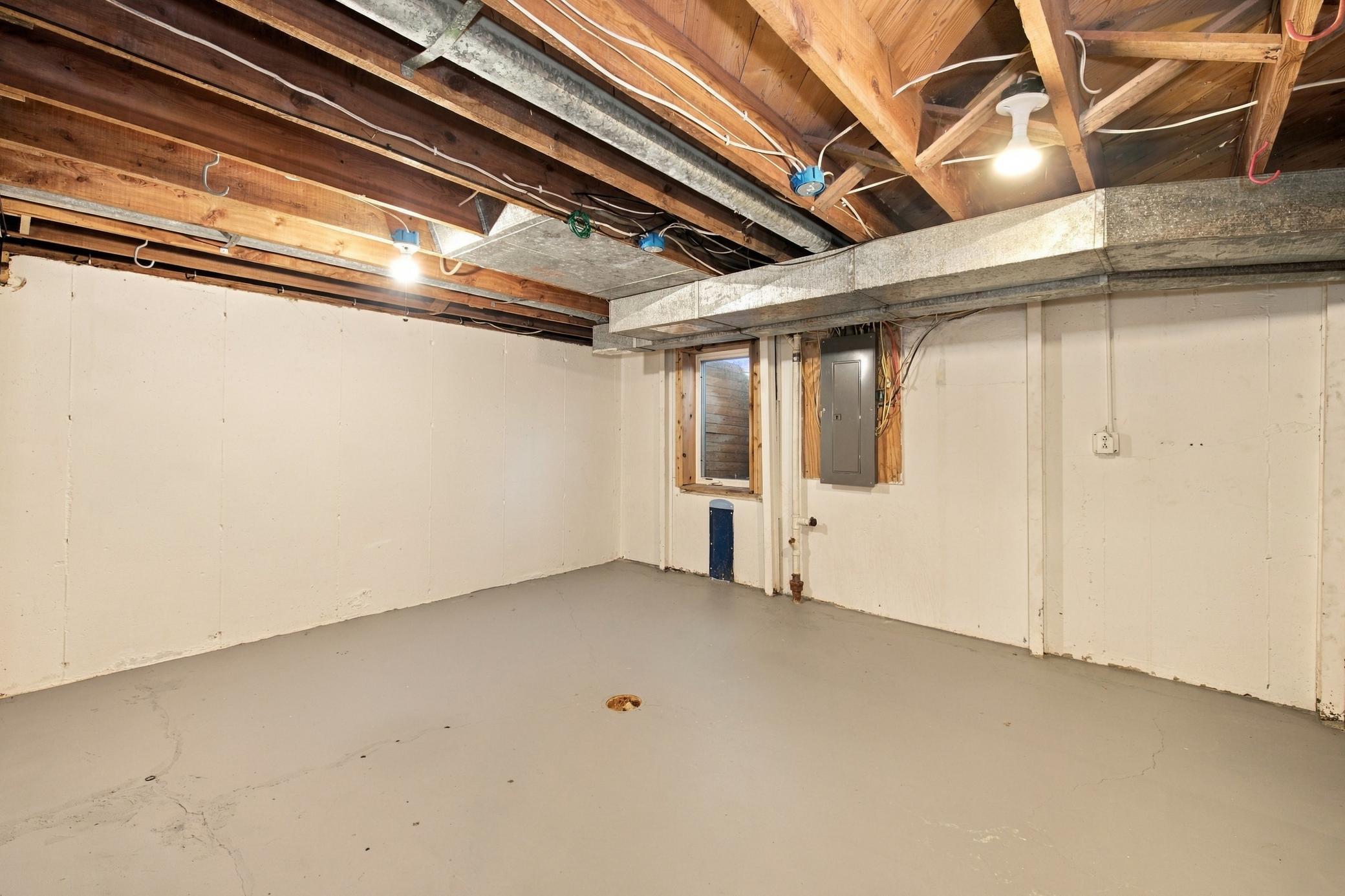1956 single family home for sale at 537 2nd St Court E in West Fargo, ND — 3 bed, 1 bath (photo 16 of 23)