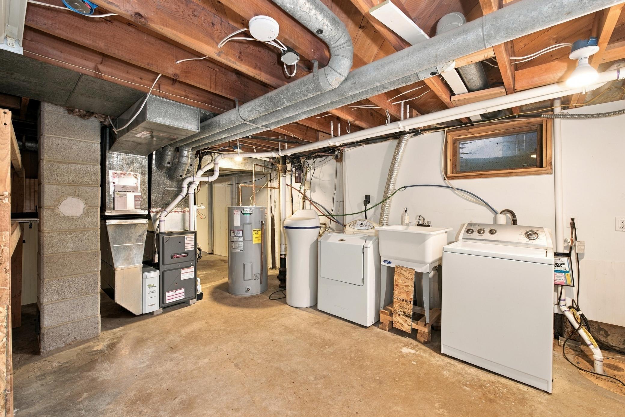 1956 single family home for sale at 537 2nd St Court E in West Fargo, ND — 3 bed, 1 bath (photo 19 of 23)