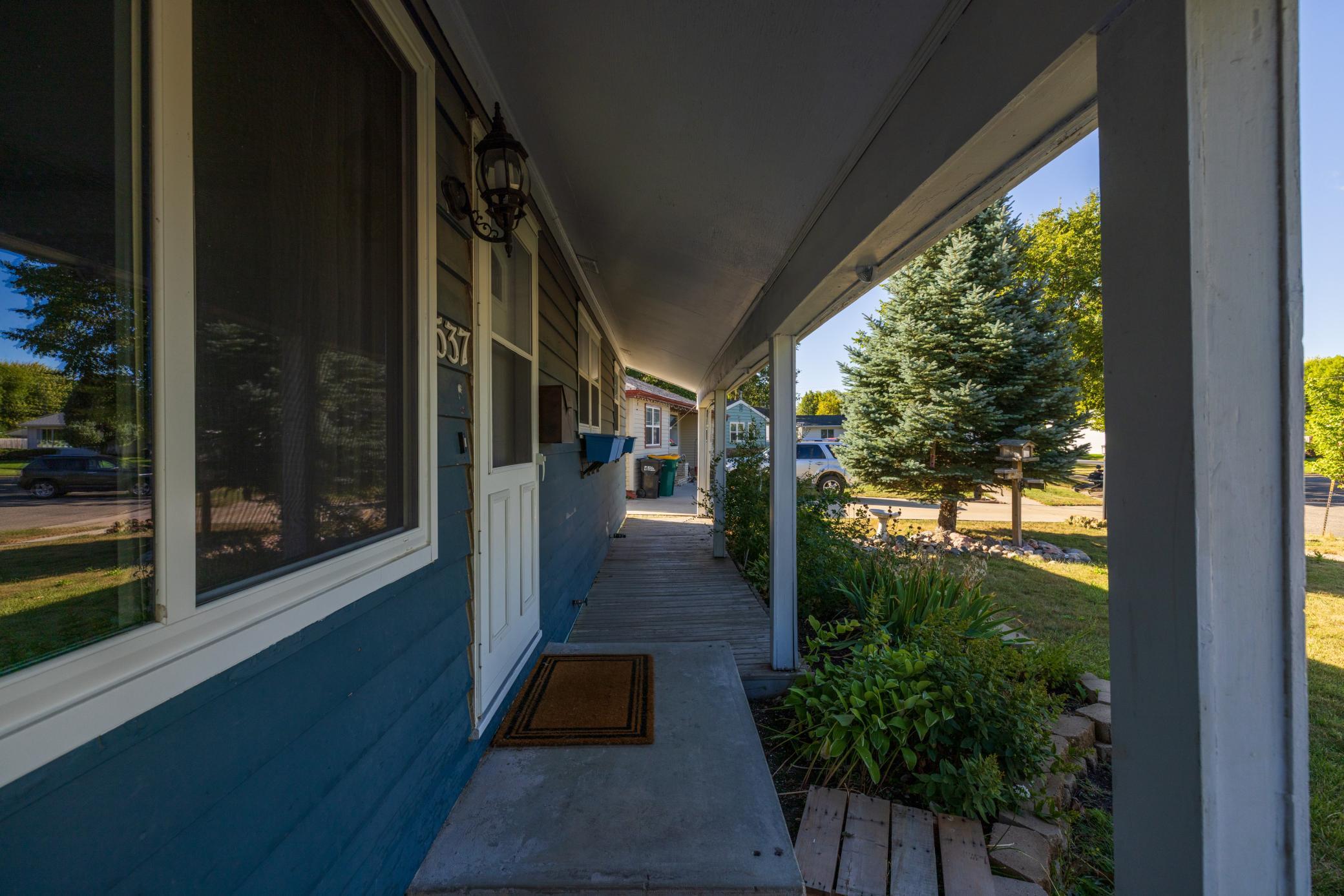 1956 single family home for sale at 537 2nd St Court E in West Fargo, ND — 3 bed, 1 bath (photo 3 of 23)