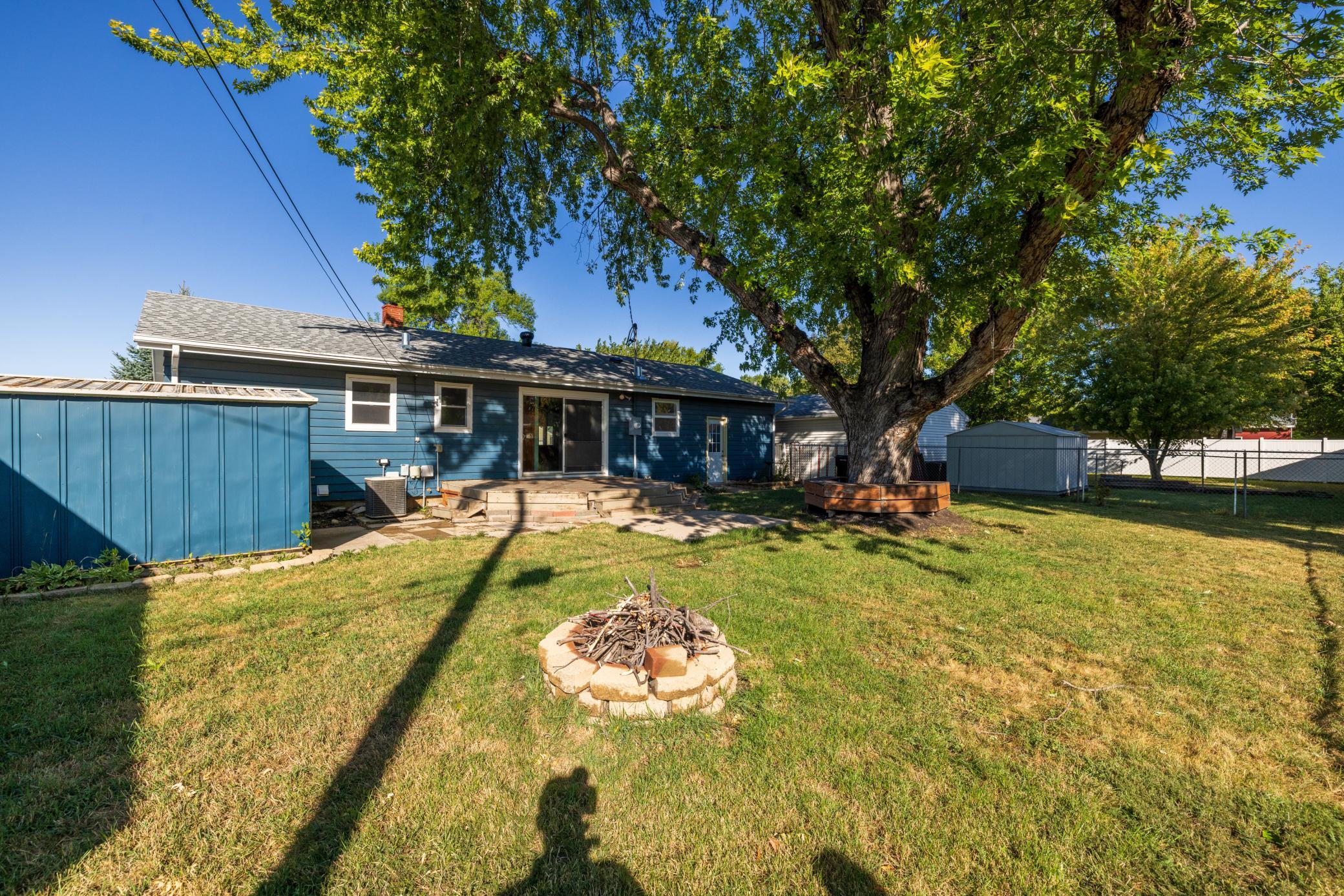 1956 single family home for sale at 537 2nd St Court E in West Fargo, ND — 3 bed, 1 bath (photo 23 of 23)