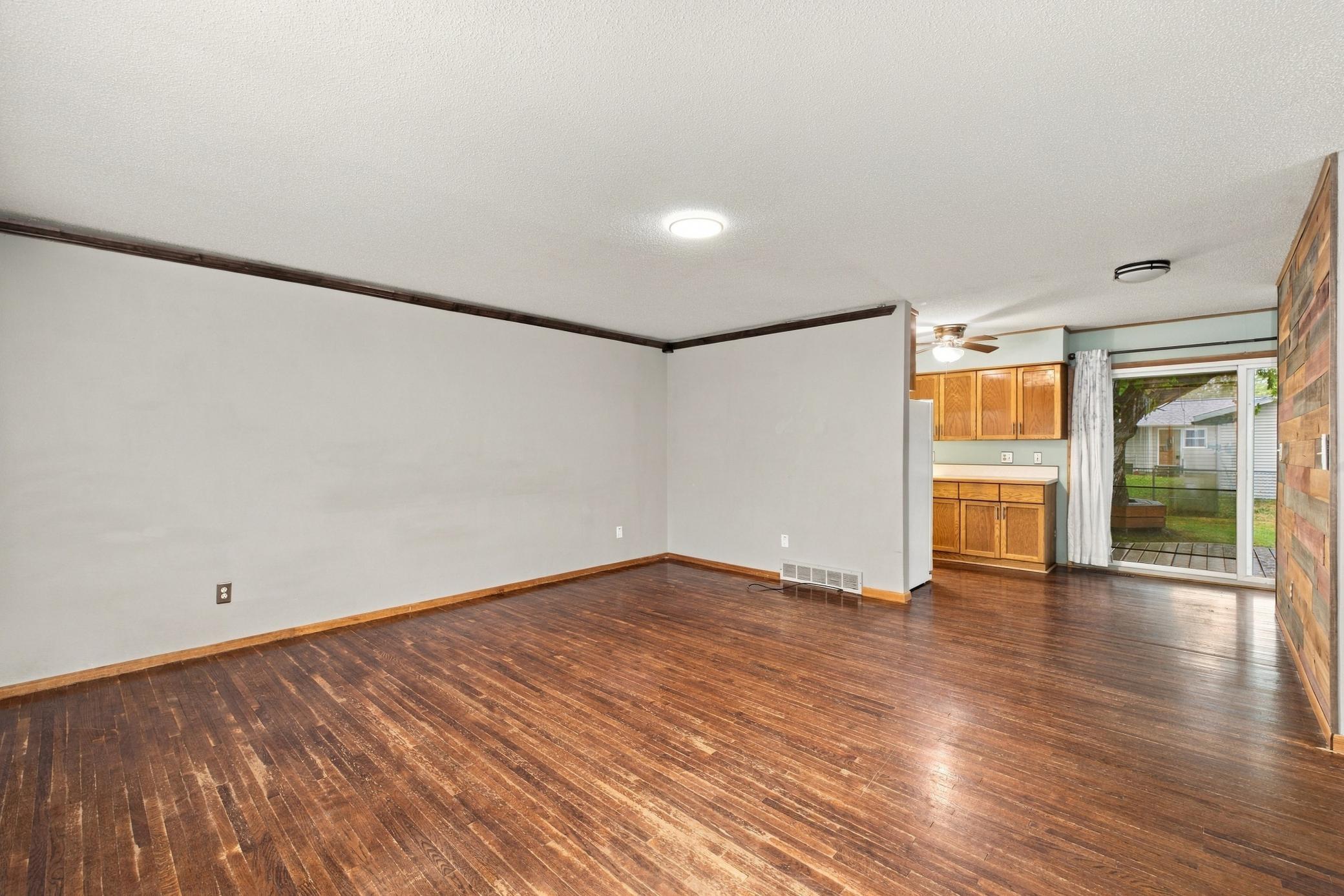 1956 single family home for sale at 537 2nd St Court E in West Fargo, ND — 3 bed, 1 bath (photo 5 of 23)