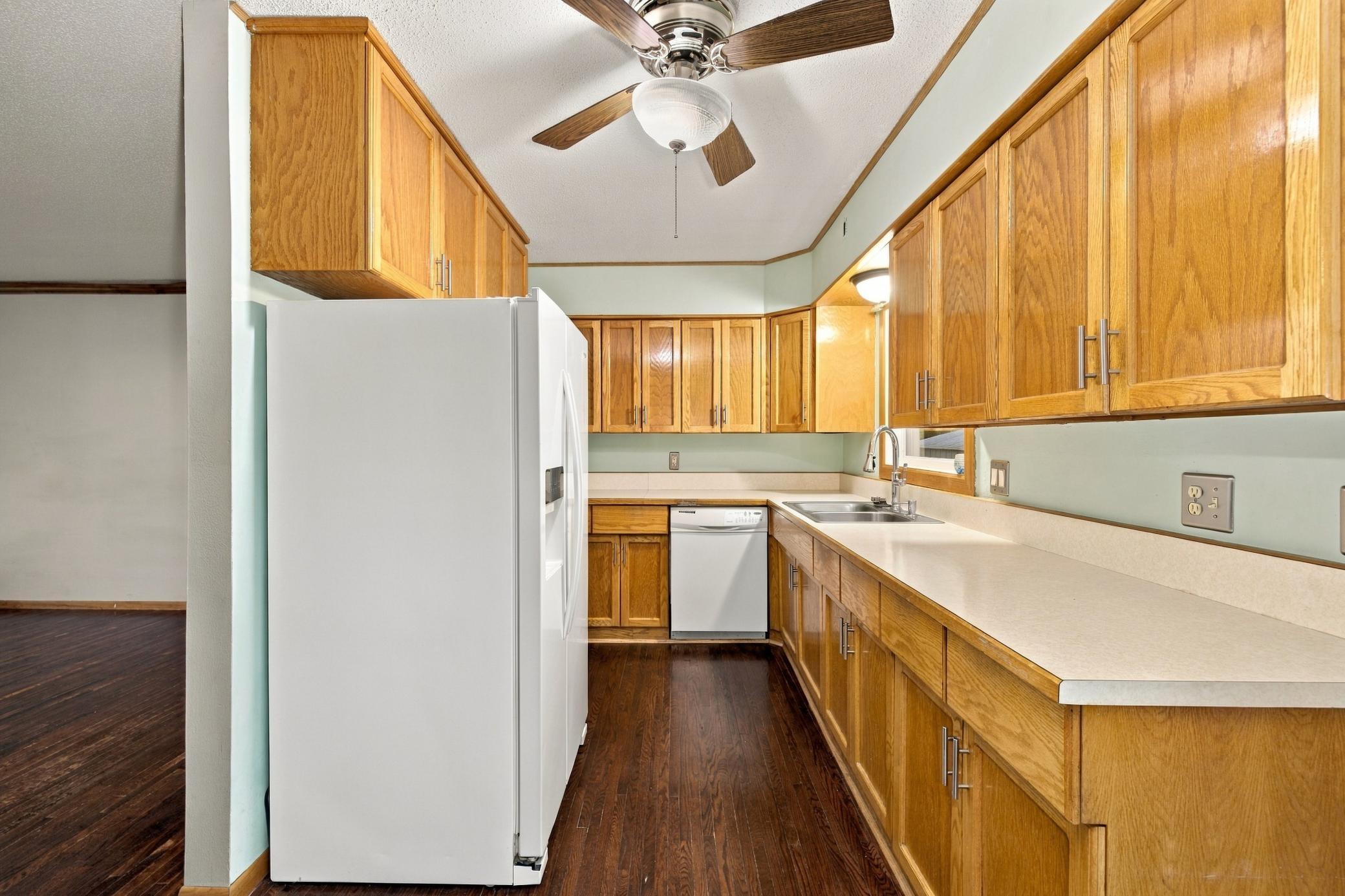 1956 single family home for sale at 537 2nd St Court E in West Fargo, ND — 3 bed, 1 bath (photo 6 of 23)