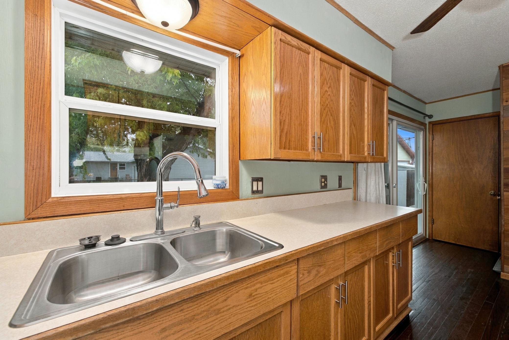 1956 single family home for sale at 537 2nd St Court E in West Fargo, ND — 3 bed, 1 bath (photo 7 of 23)