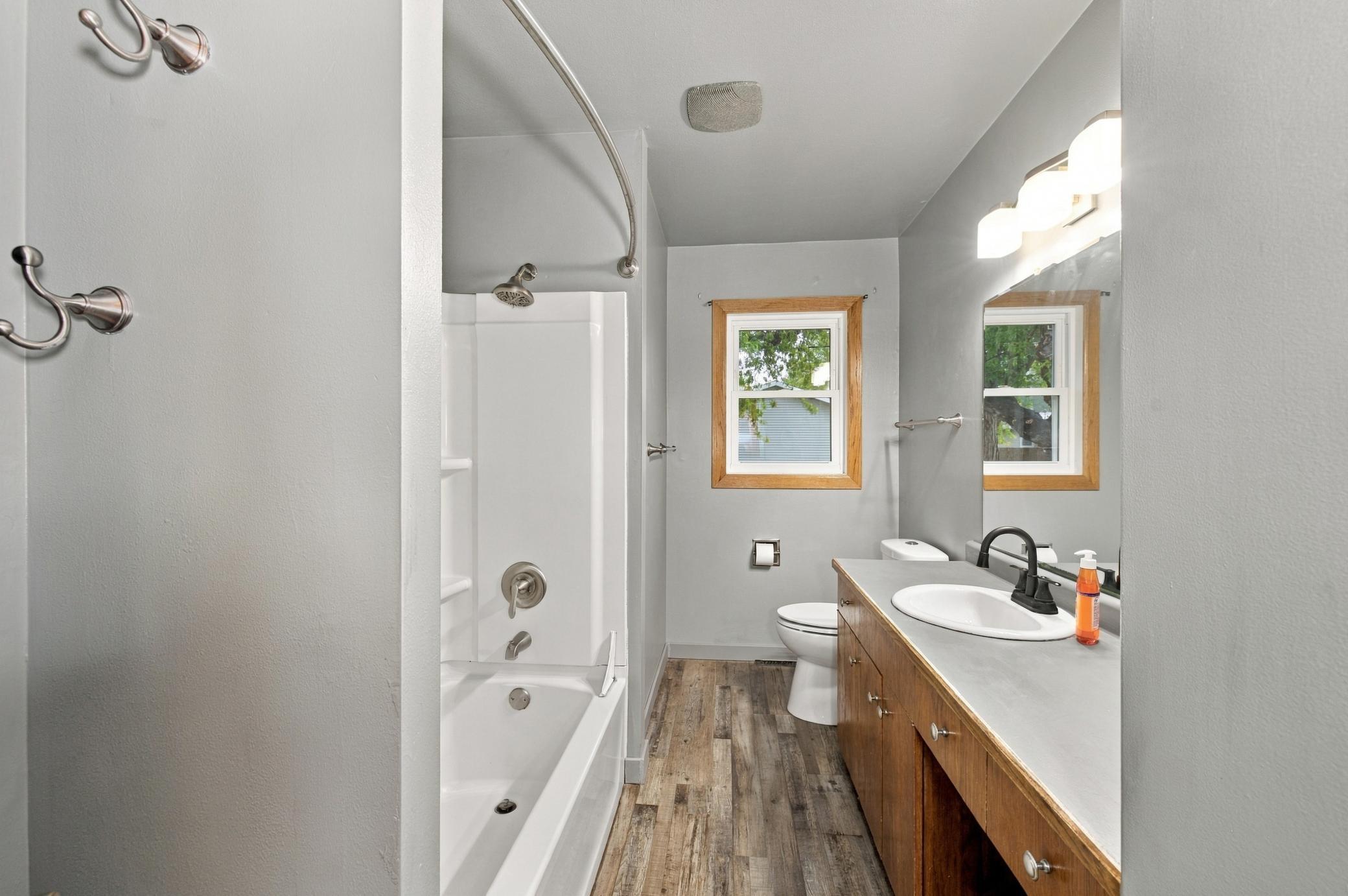 1956 single family home for sale at 537 2nd St Court E in West Fargo, ND — 3 bed, 1 bath (photo 9 of 23)