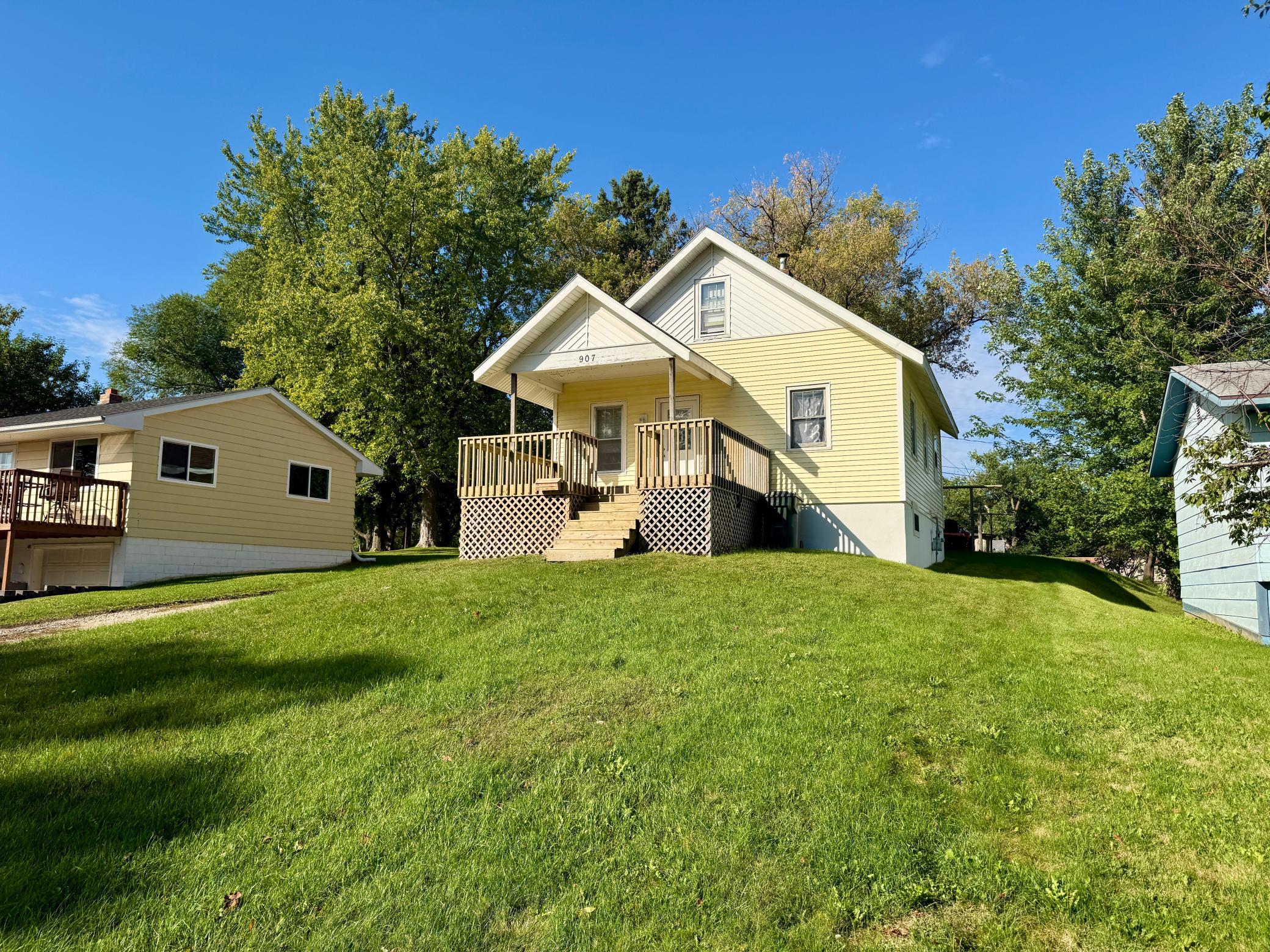 1928 single family home for sale at 907 N Baird Avenue in Fergus Falls, MN — 2 bed, 1 bath (photo 4 of 25)