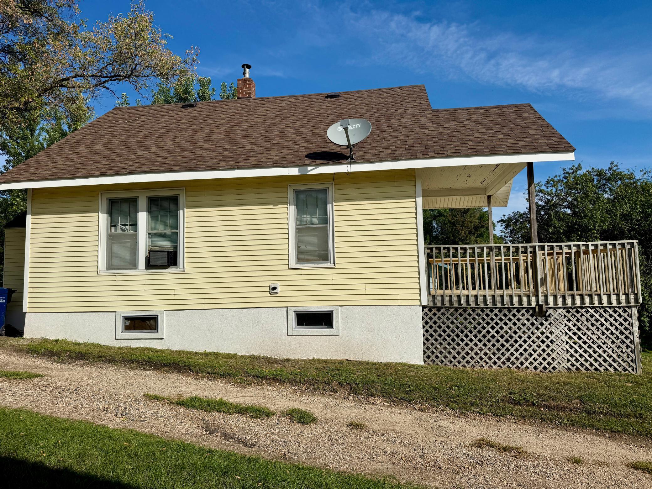 1928 single family home for sale at 907 N Baird Avenue in Fergus Falls, MN — 2 bed, 1 bath (photo 6 of 25)