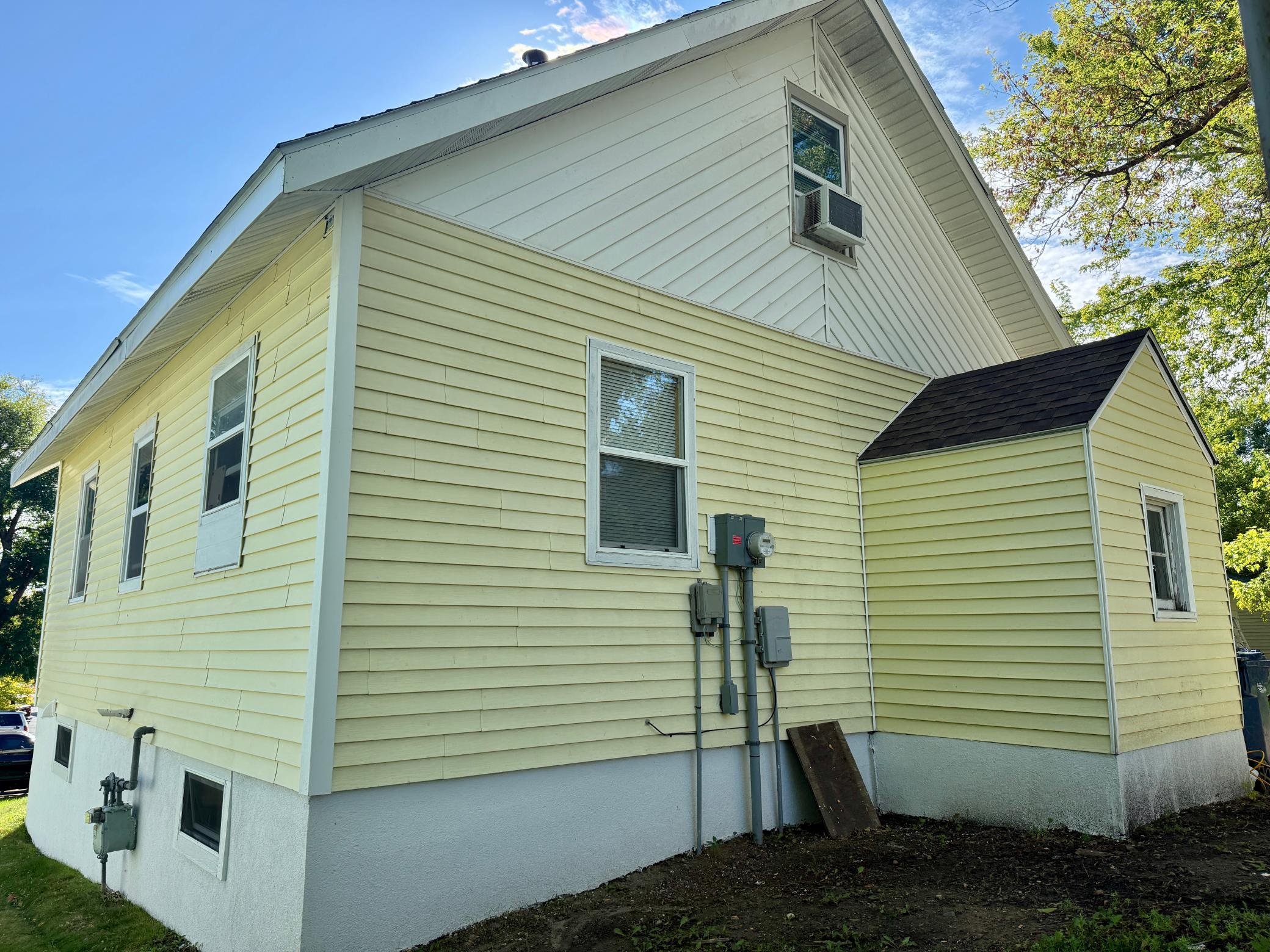 1928 single family home for sale at 907 N Baird Avenue in Fergus Falls, MN — 2 bed, 1 bath (photo 8 of 25)