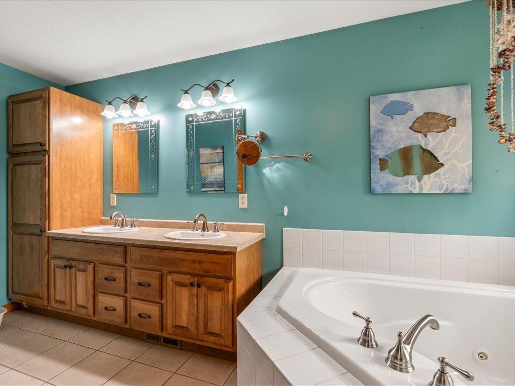 2005 single family home for sale at 7232 Dove Street in Pequot Lakes, MN — 4 bed, 3 bath (photo 19 of 42)