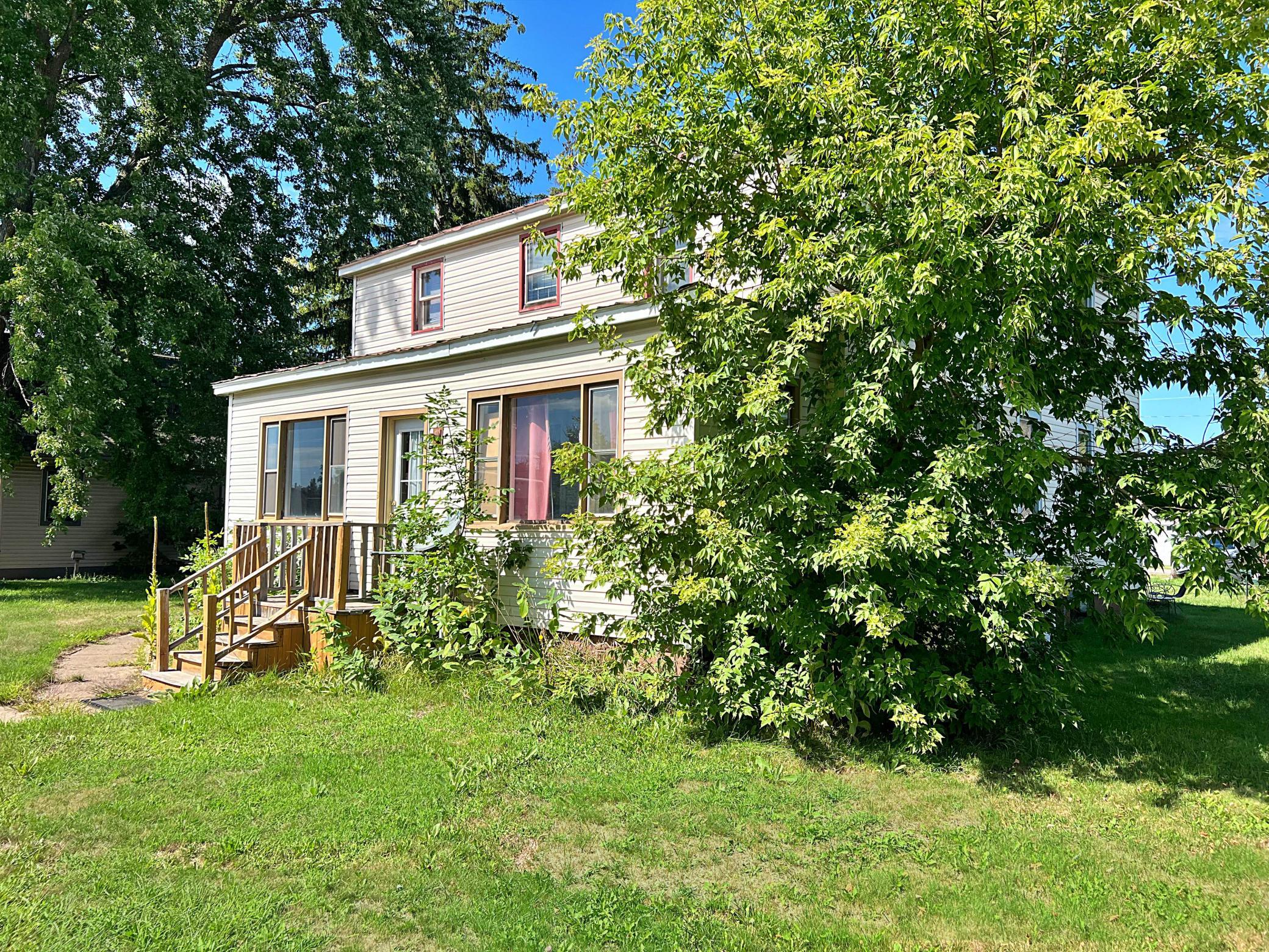 1930 duplex for sale at 708 2nd Street NW in Aitkin, MN — 5 bed, 4 bath (photo 12 of 30)