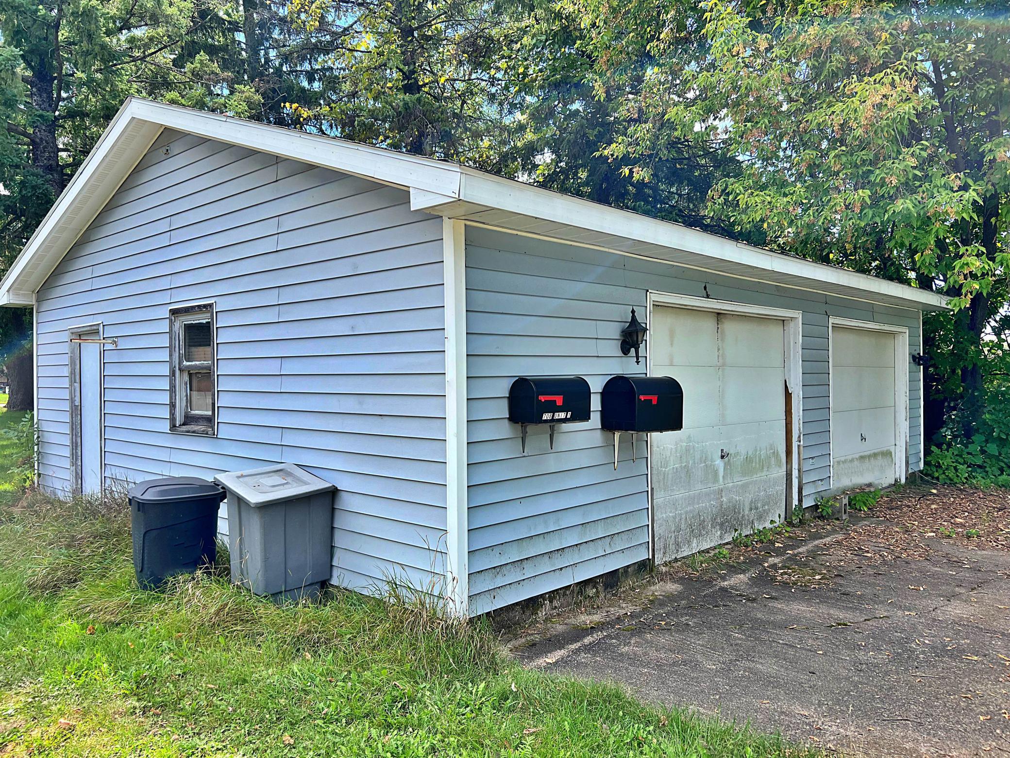 1930 duplex for sale at 708 2nd Street NW in Aitkin, MN — 5 bed, 4 bath (photo 13 of 30)