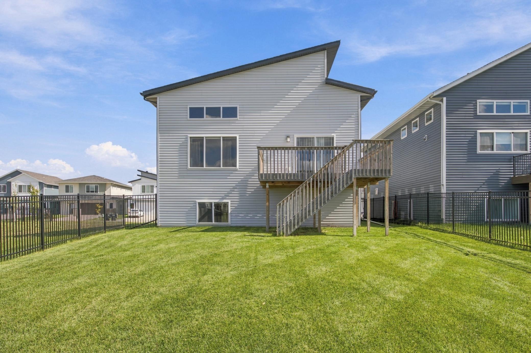 2021 single family home for sale at 2722 12th Street W in West Fargo, ND — 4 bed, 3 bath (photo 5 of 40)