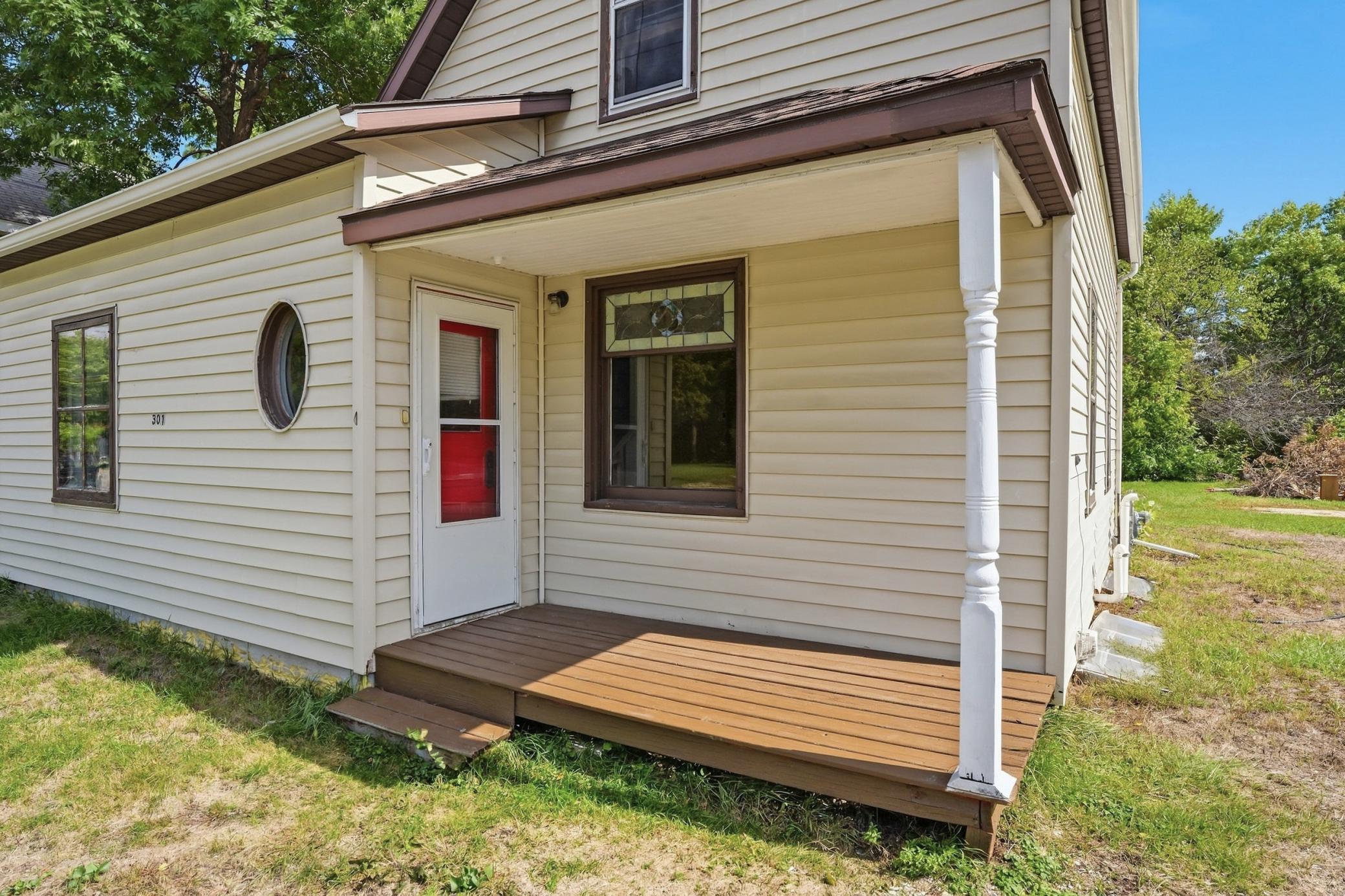 1900 single family home for sale at 301 Main Avenue N in Red Lake Falls, MN — 3 bed, 2 bath (photo 2 of 29)