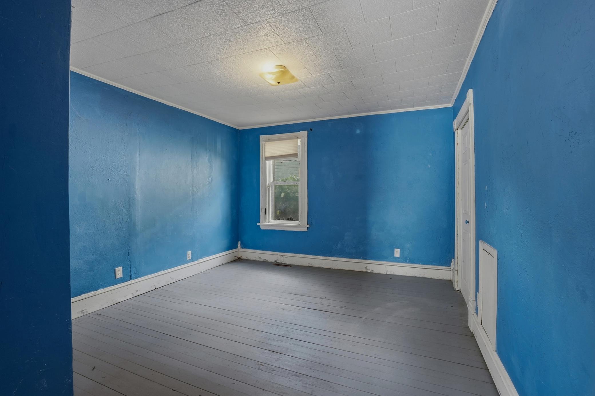 1900 single family home for sale at 301 Main Avenue N in Red Lake Falls, MN — 3 bed, 2 bath (photo 14 of 29)