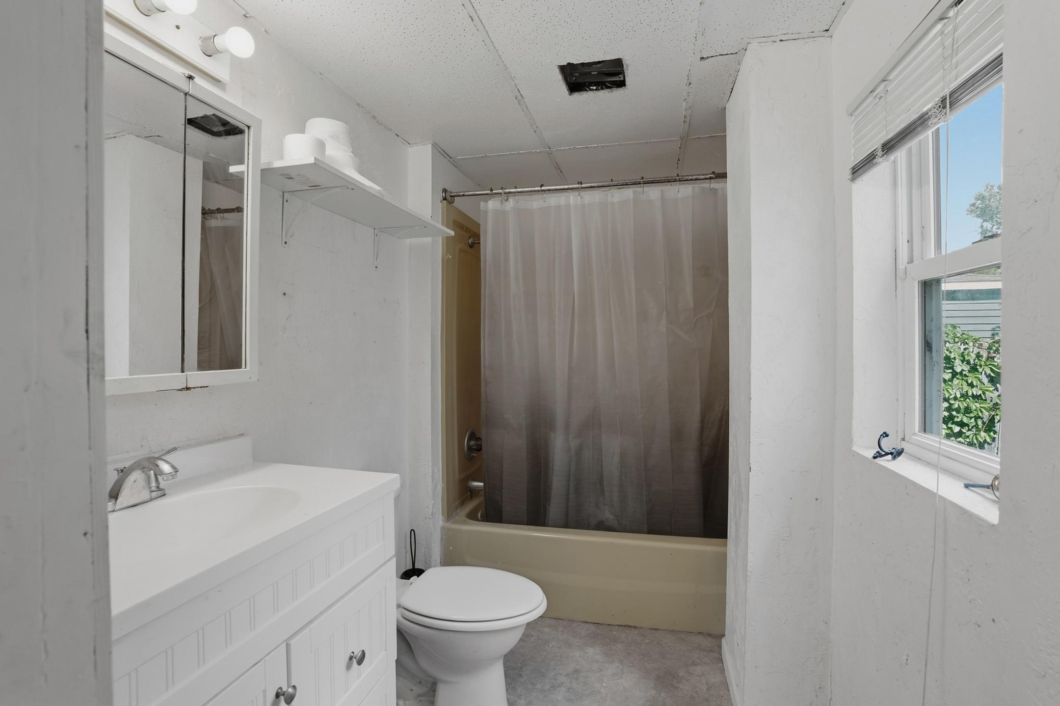 1900 single family home for sale at 301 Main Avenue N in Red Lake Falls, MN — 3 bed, 2 bath (photo 16 of 29)
