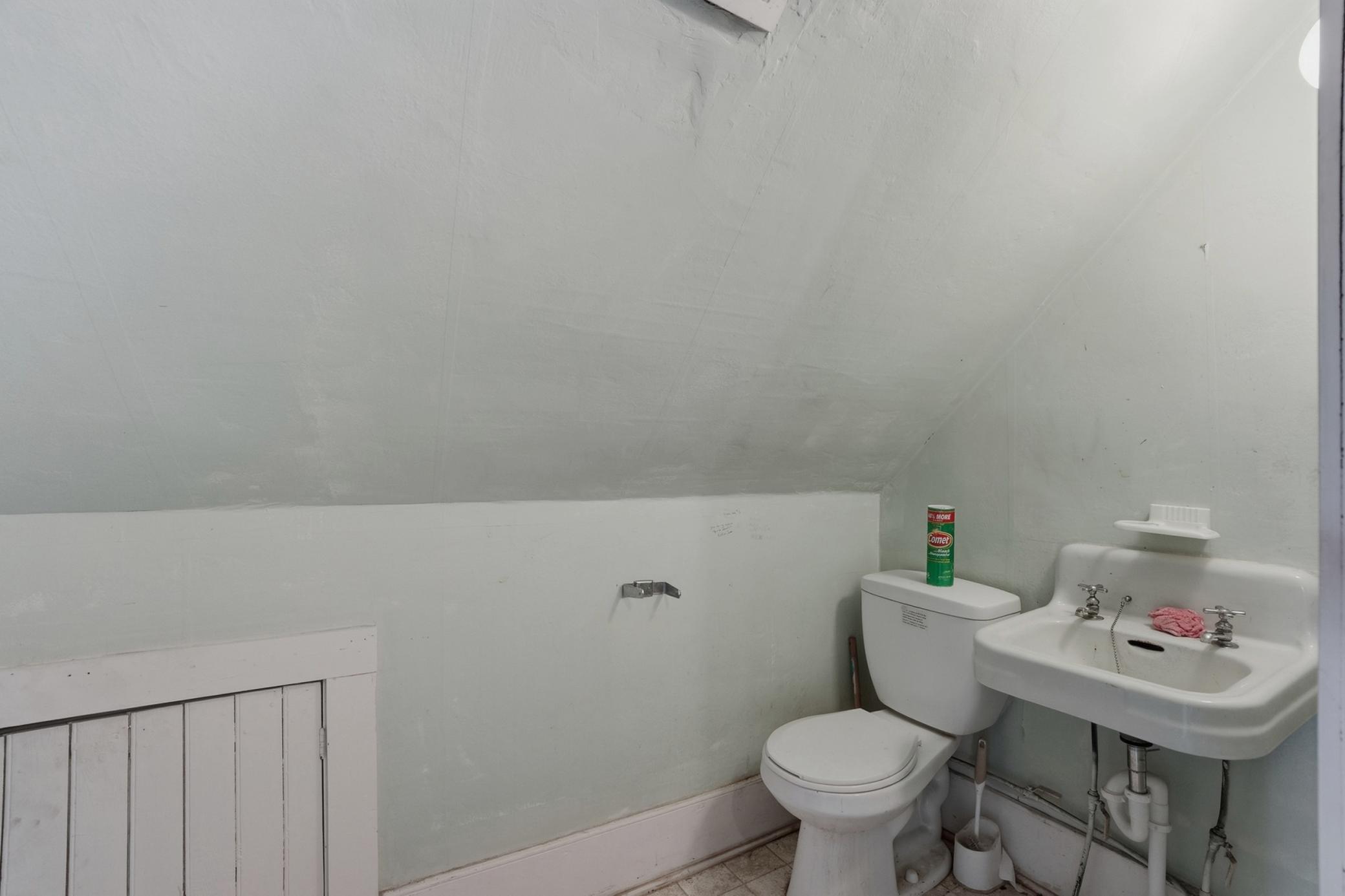 1900 single family home for sale at 301 Main Avenue N in Red Lake Falls, MN — 3 bed, 2 bath (photo 19 of 29)