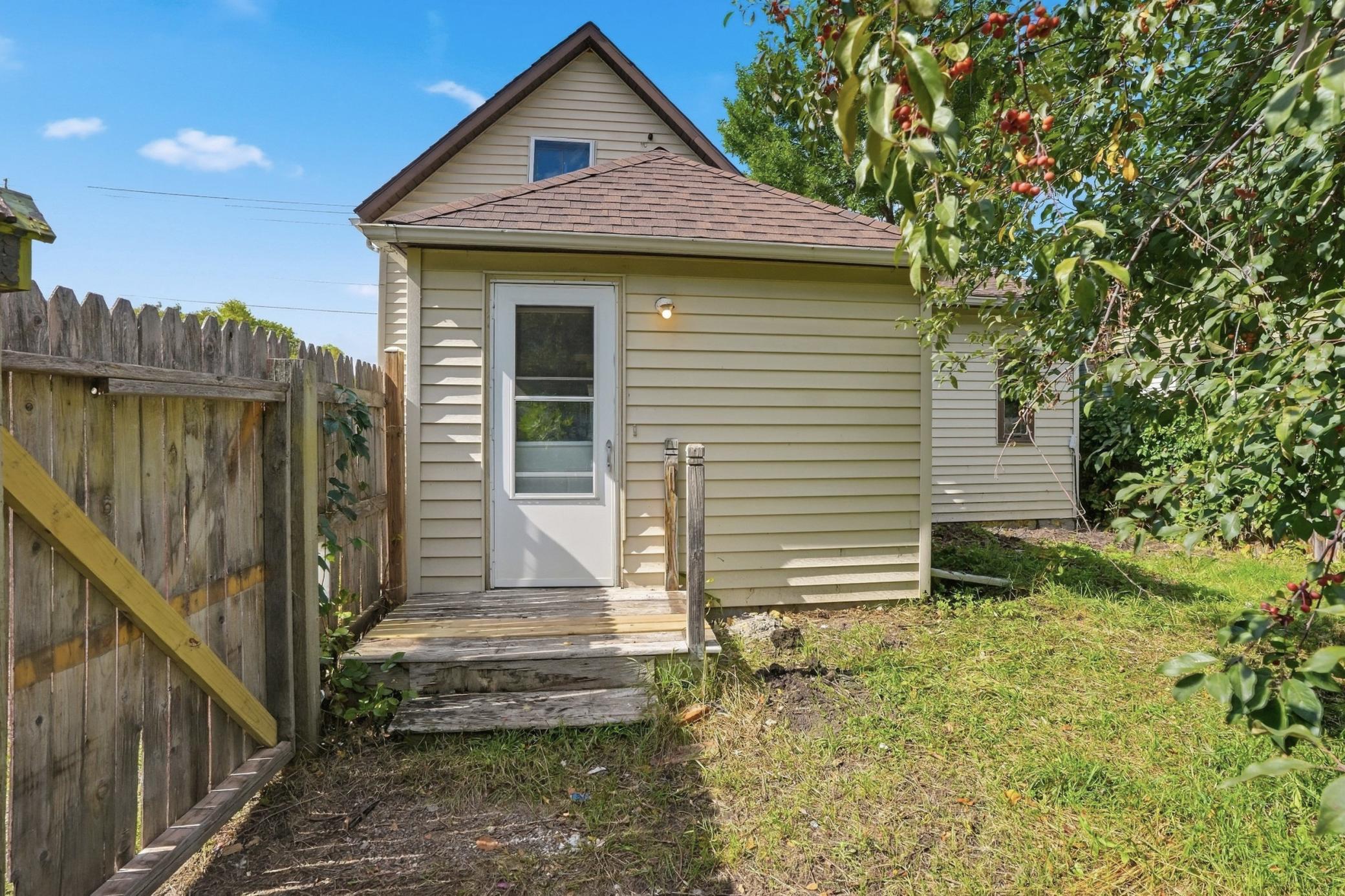 1900 single family home for sale at 301 Main Avenue N in Red Lake Falls, MN — 3 bed, 2 bath (photo 5 of 29)