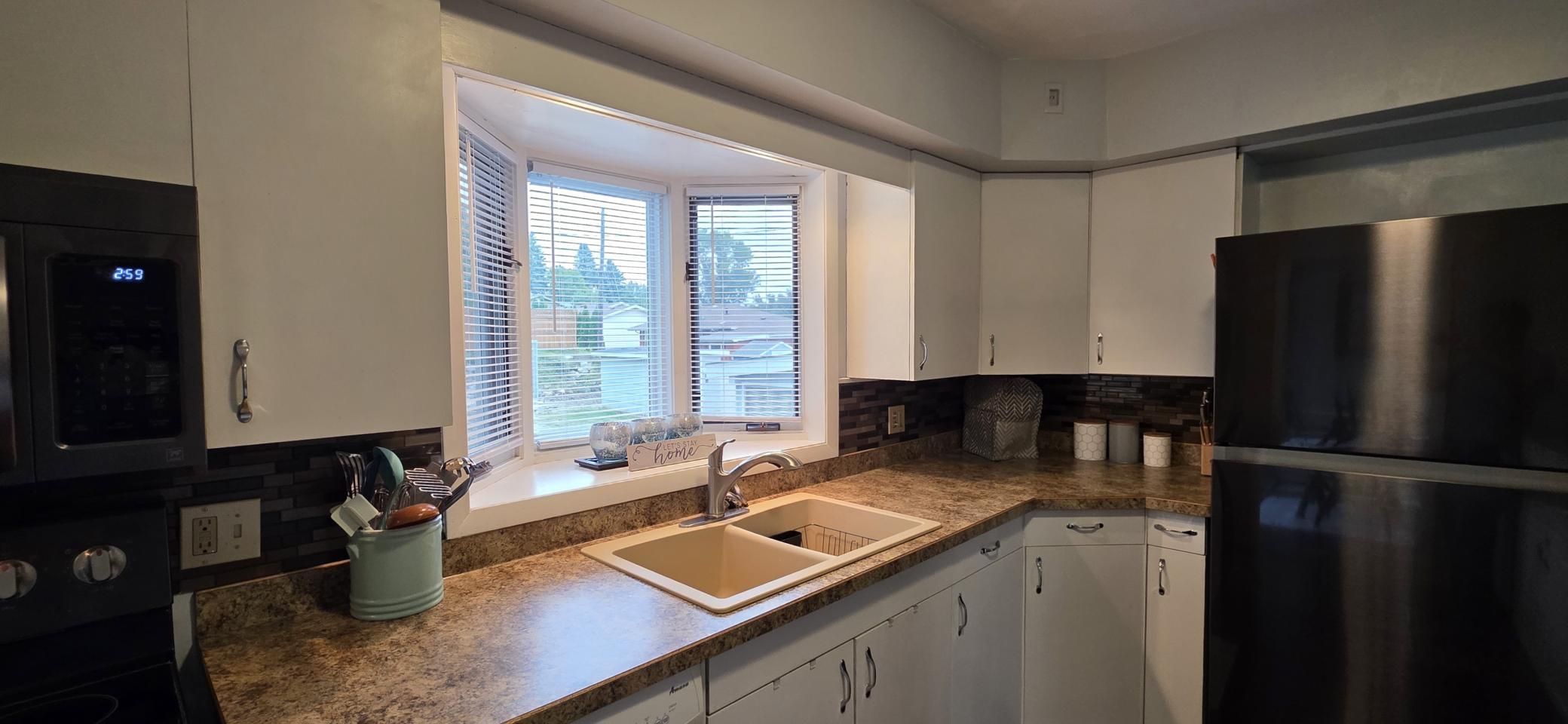 1958 single family home for sale at 426 9th Street NW in Valley City, ND — 3 bed, 2 bath (photo 2 of 50)
