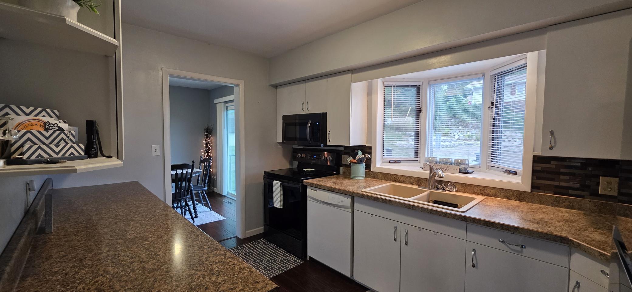 1958 single family home for sale at 426 9th Street NW in Valley City, ND — 3 bed, 2 bath (photo 4 of 50)