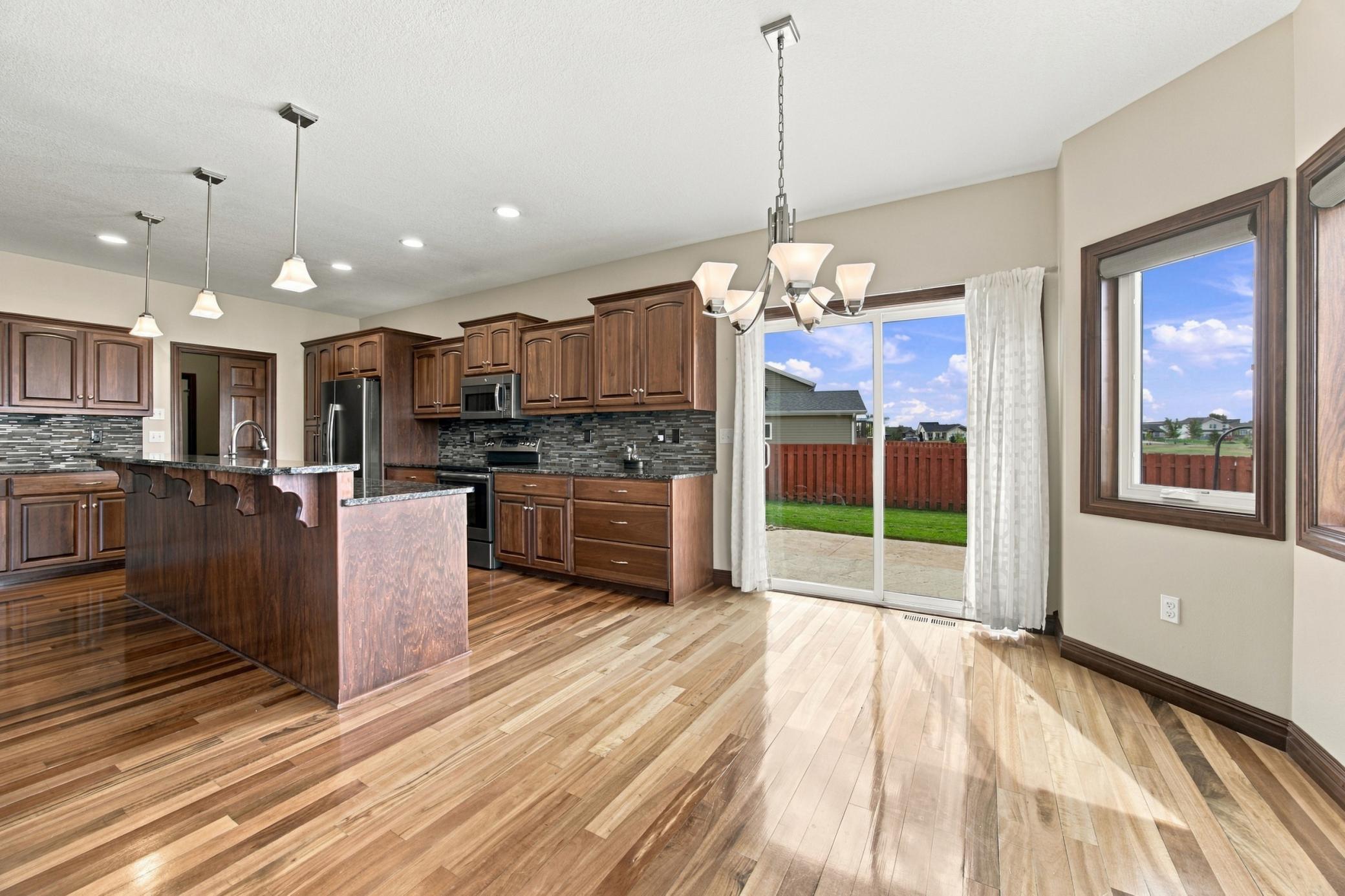 2014 single family home for sale at 2302 10th Street W in West Fargo, ND — 4 bed, 3 bath (photo 14 of 62)
