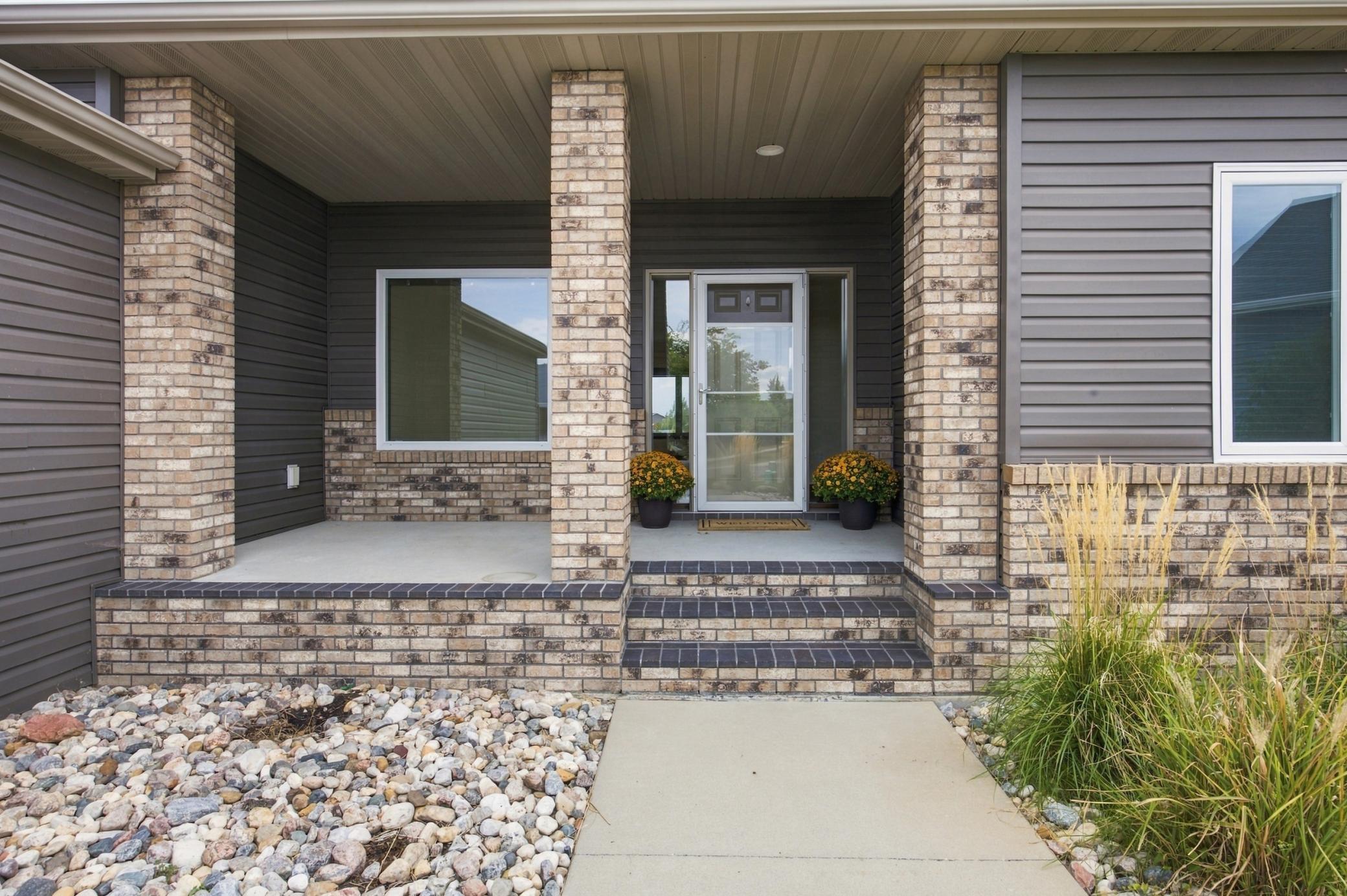 2014 single family home for sale at 2302 10th Street W in West Fargo, ND — 4 bed, 3 bath (photo 3 of 62)