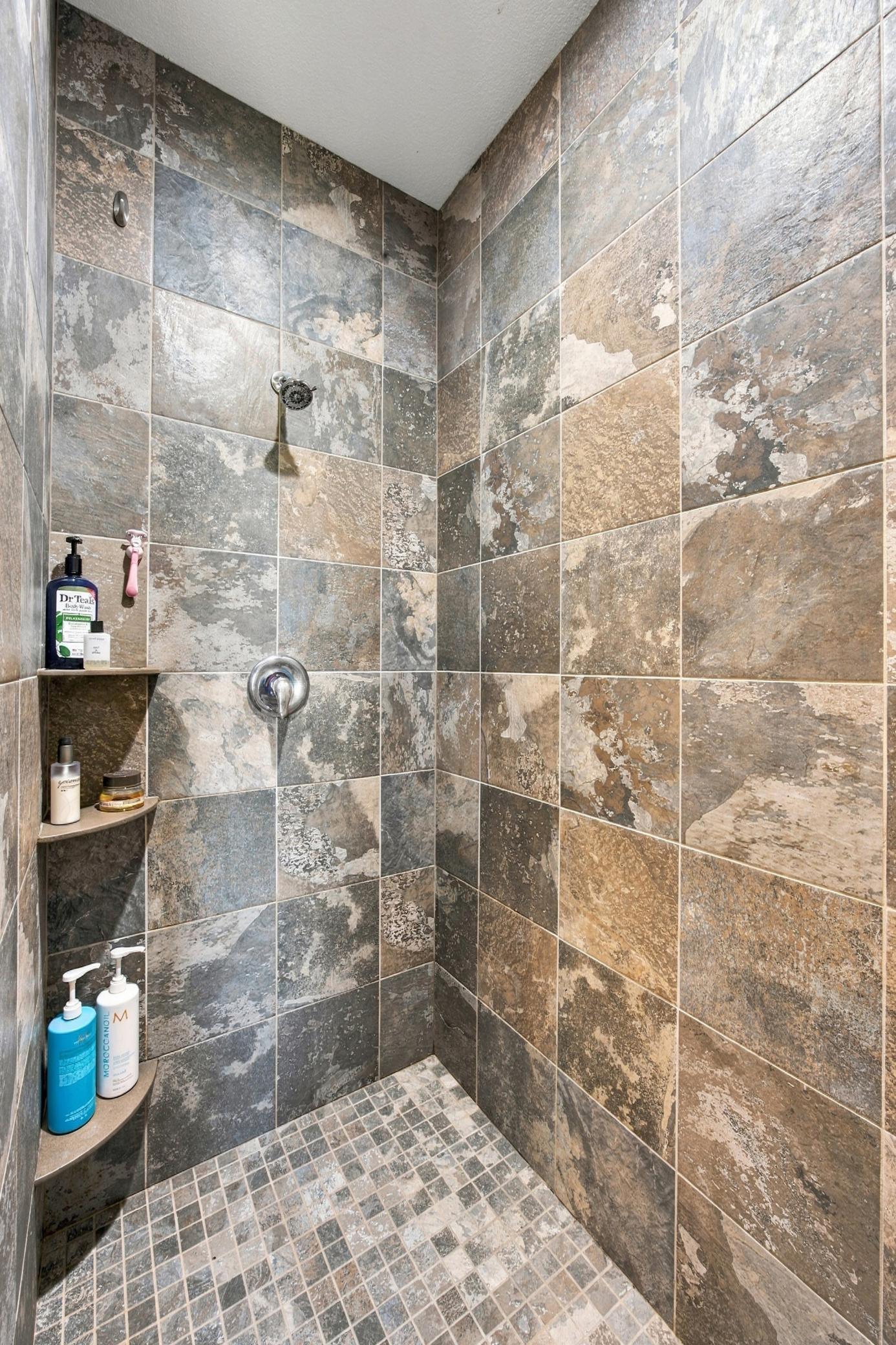 2014 single family home for sale at 2302 10th Street W in West Fargo, ND — 4 bed, 3 bath (photo 24 of 62)