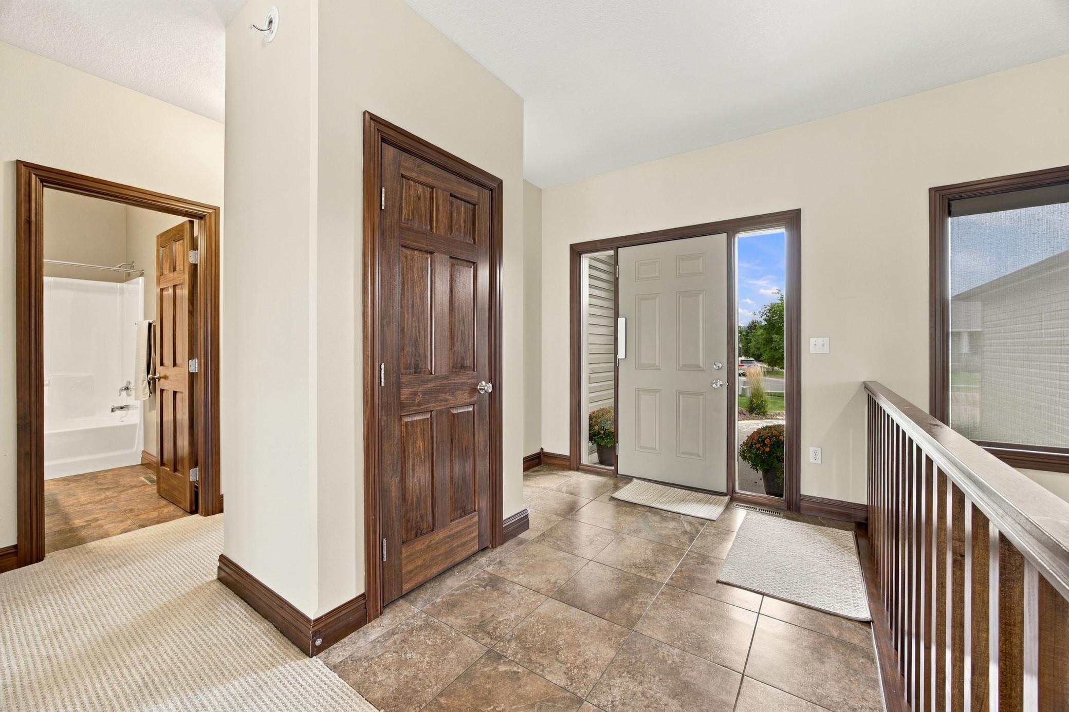 2014 single family home for sale at 2302 10th Street W in West Fargo, ND — 4 bed, 3 bath (photo 4 of 62)