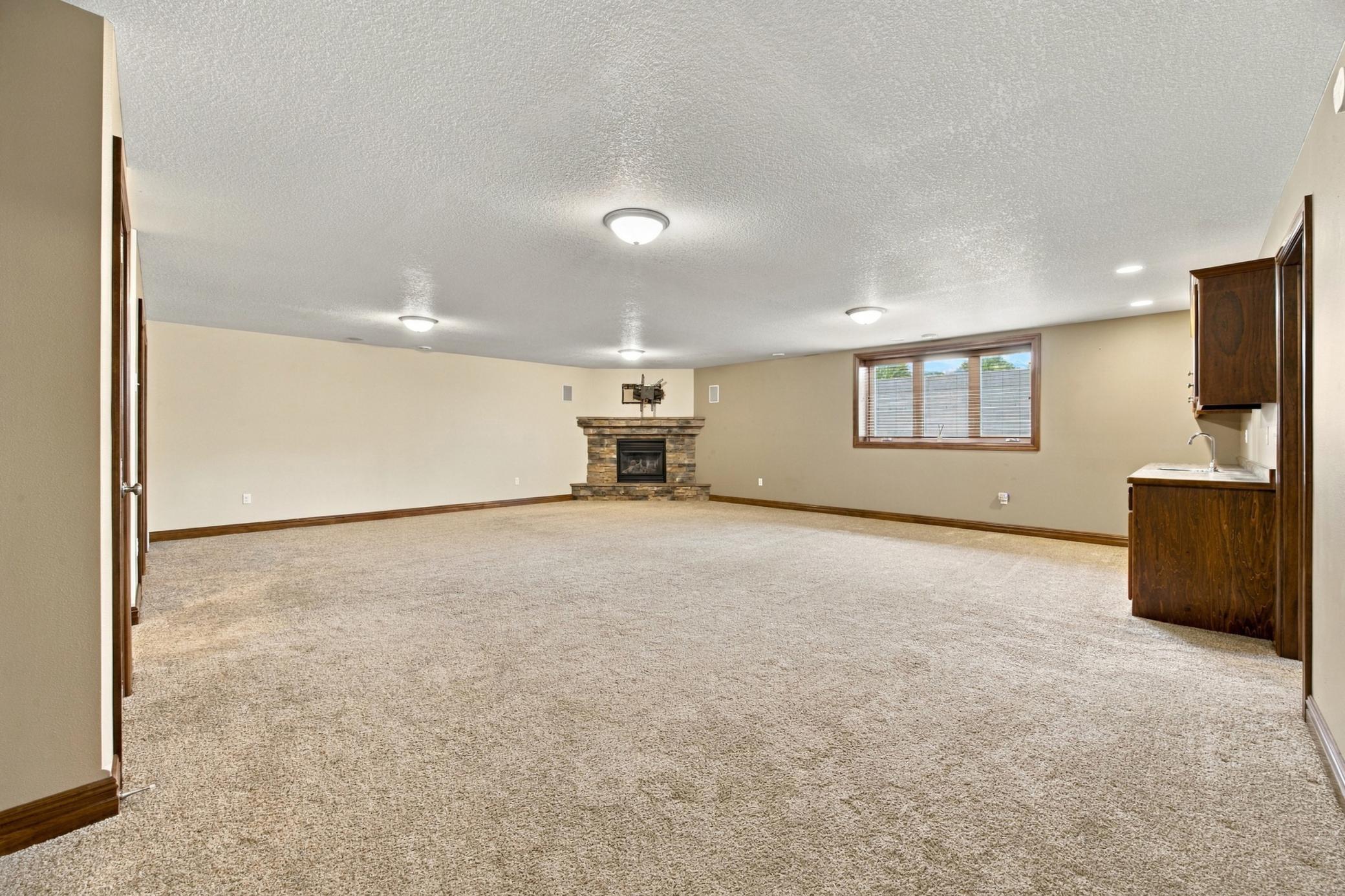 2014 single family home for sale at 2302 10th Street W in West Fargo, ND — 4 bed, 3 bath (photo 31 of 62)