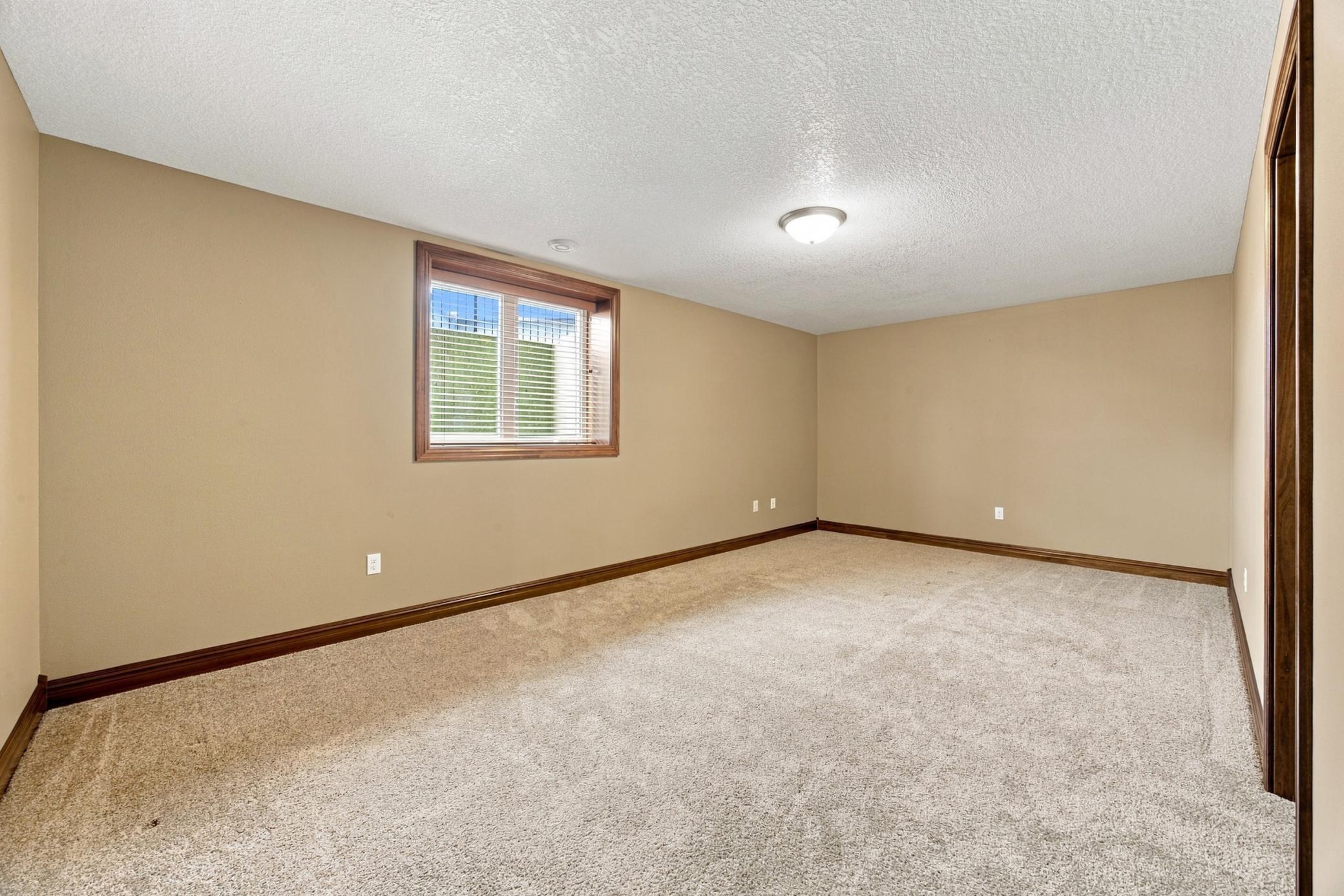 2014 single family home for sale at 2302 10th Street W in West Fargo, ND — 4 bed, 3 bath (photo 34 of 62)