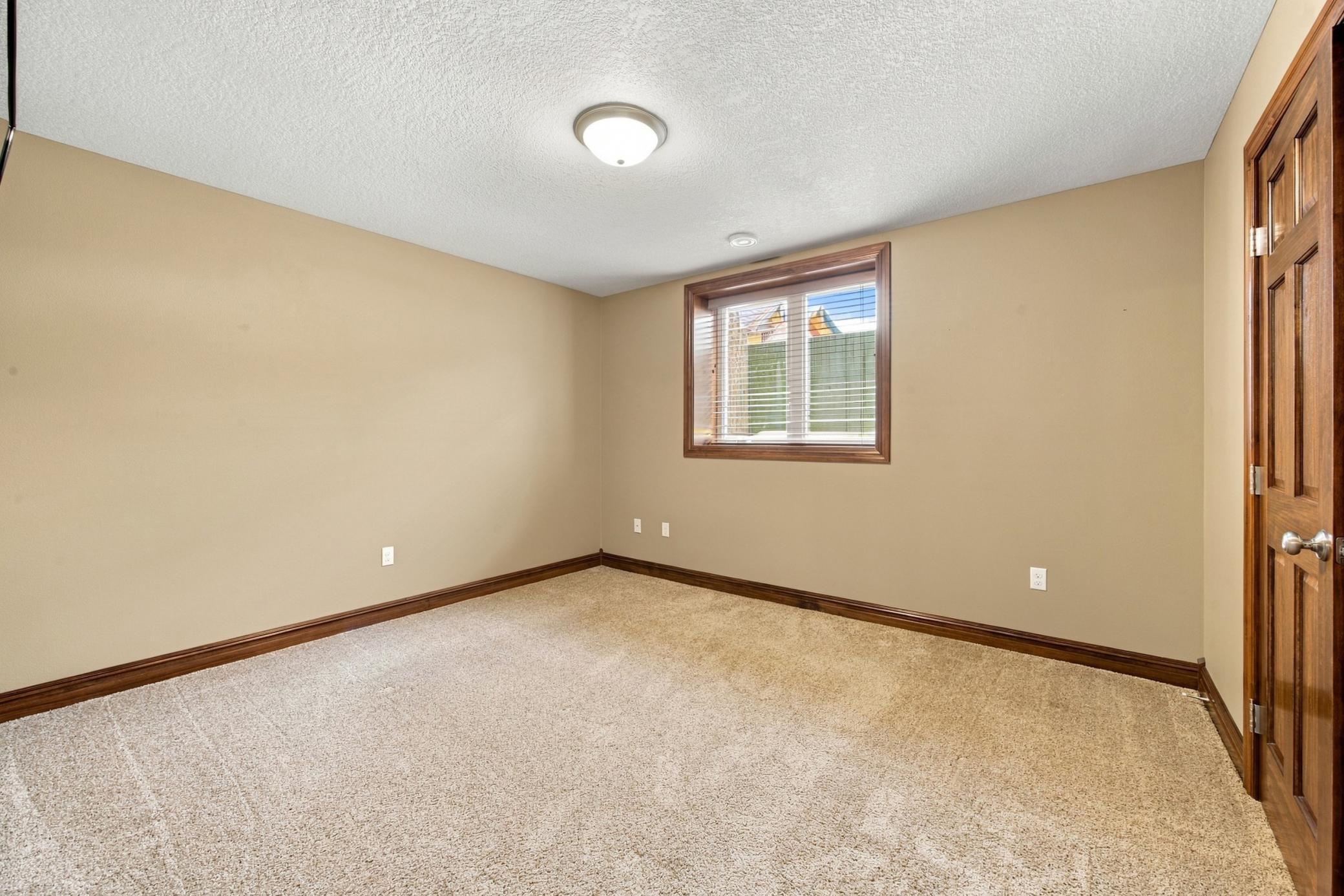 2014 single family home for sale at 2302 10th Street W in West Fargo, ND — 4 bed, 3 bath (photo 37 of 62)