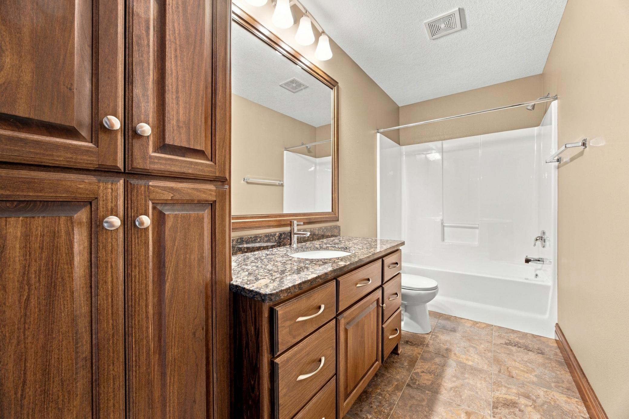 2014 single family home for sale at 2302 10th Street W in West Fargo, ND — 4 bed, 3 bath (photo 39 of 62)