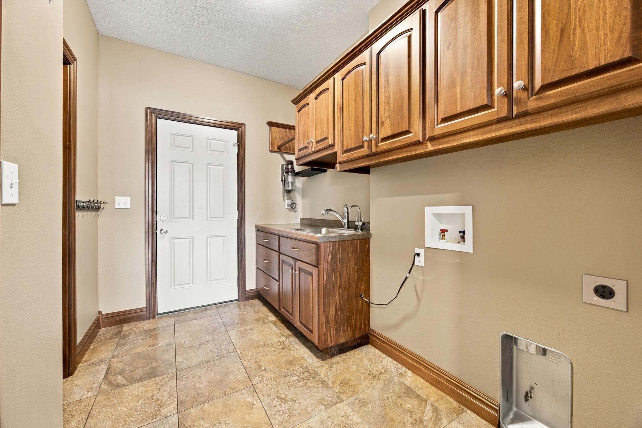 2014 single family home for sale at 2302 10th Street W in West Fargo, ND — 4 bed, 3 bath (photo 40 of 62)