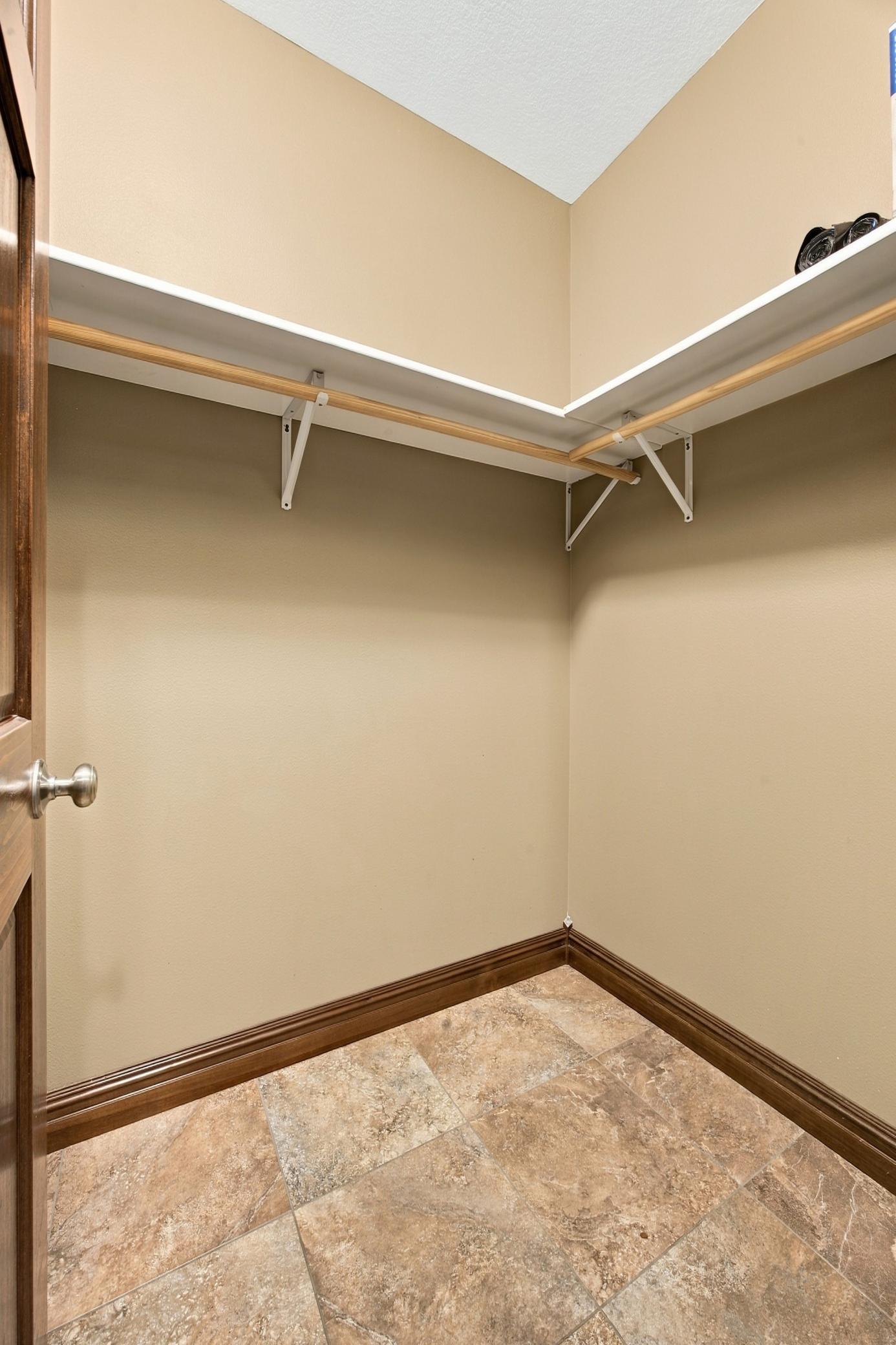 2014 single family home for sale at 2302 10th Street W in West Fargo, ND — 4 bed, 3 bath (photo 41 of 62)