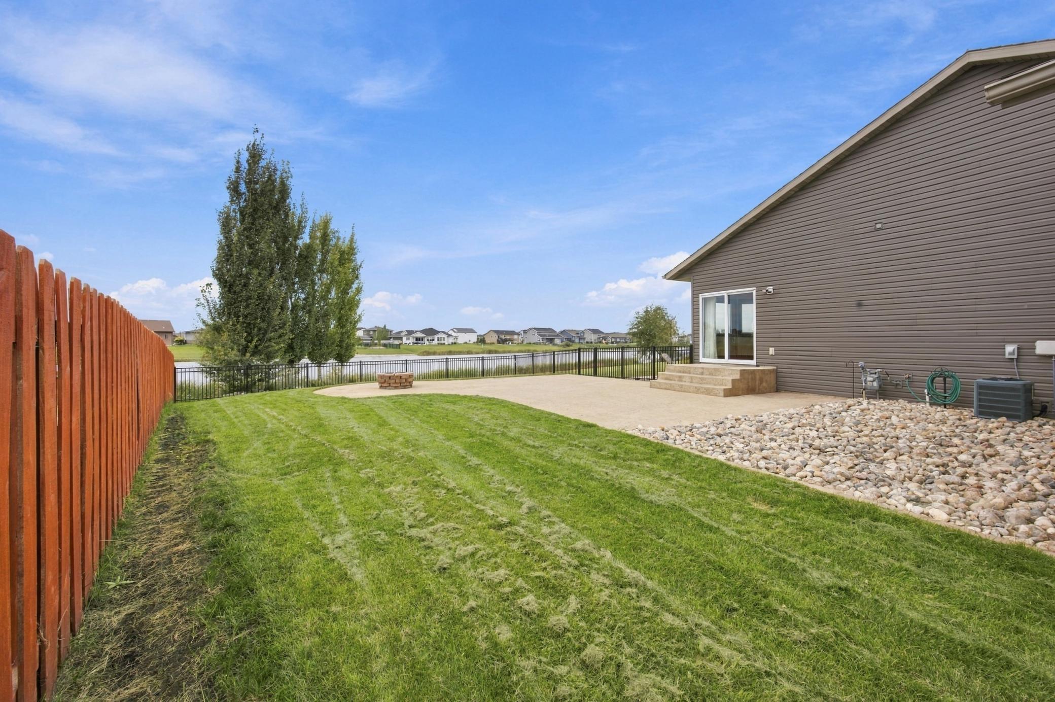 2014 single family home for sale at 2302 10th Street W in West Fargo, ND — 4 bed, 3 bath (photo 44 of 62)