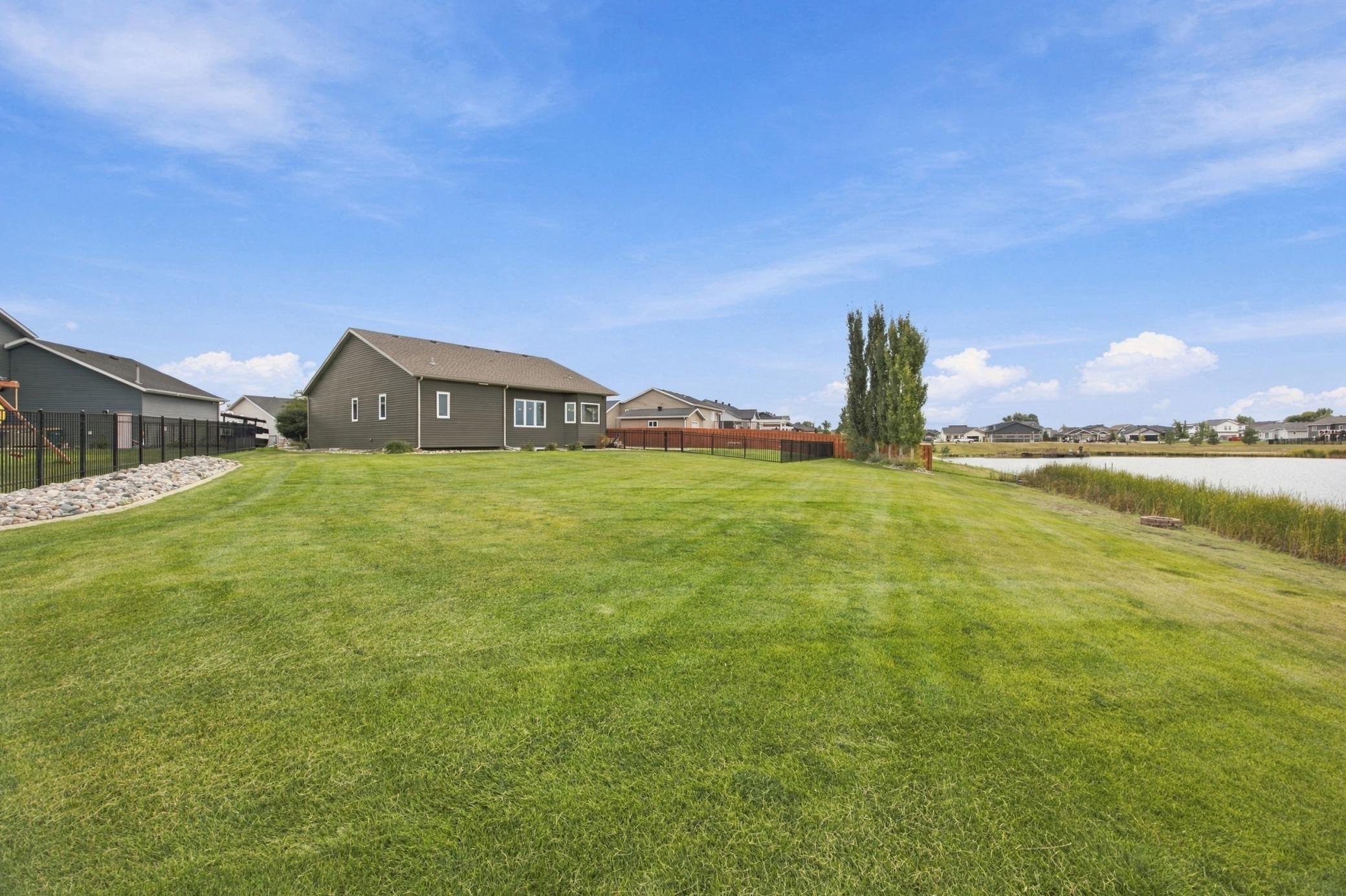2014 single family home for sale at 2302 10th Street W in West Fargo, ND — 4 bed, 3 bath (photo 47 of 62)