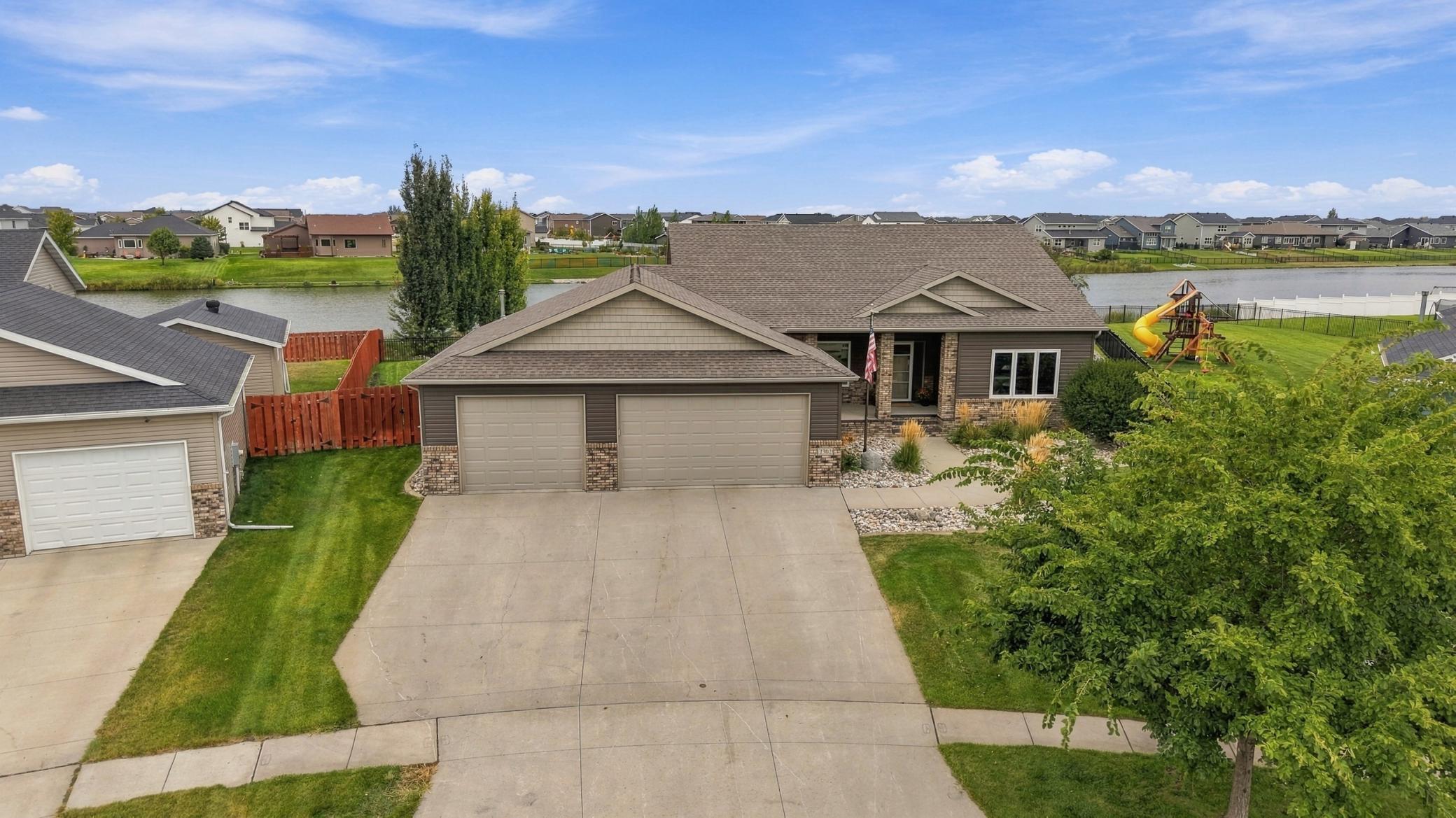 2014 single family home for sale at 2302 10th Street W in West Fargo, ND — 4 bed, 3 bath (photo 48 of 62)