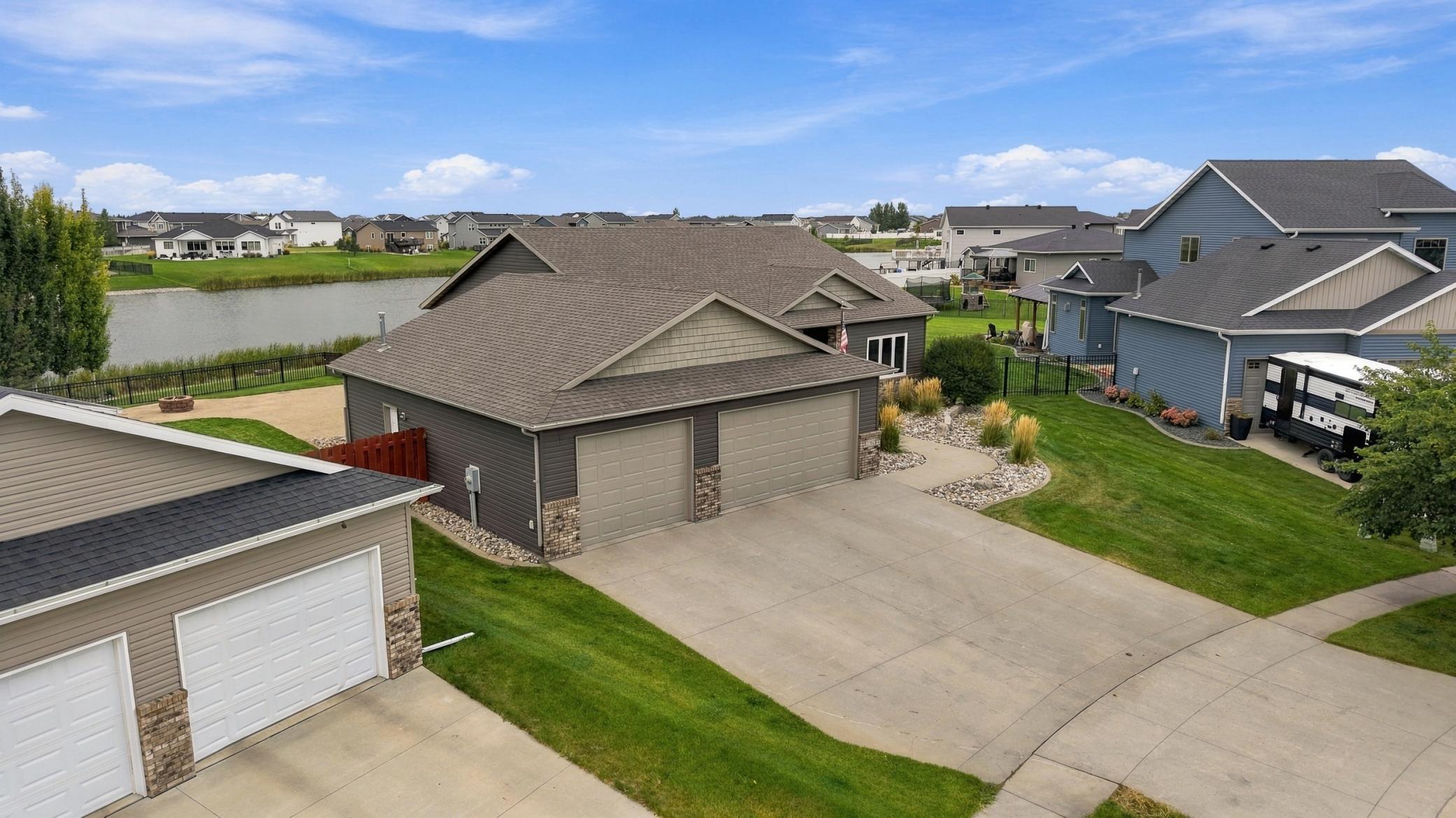 2014 single family home for sale at 2302 10th Street W in West Fargo, ND — 4 bed, 3 bath (photo 49 of 62)