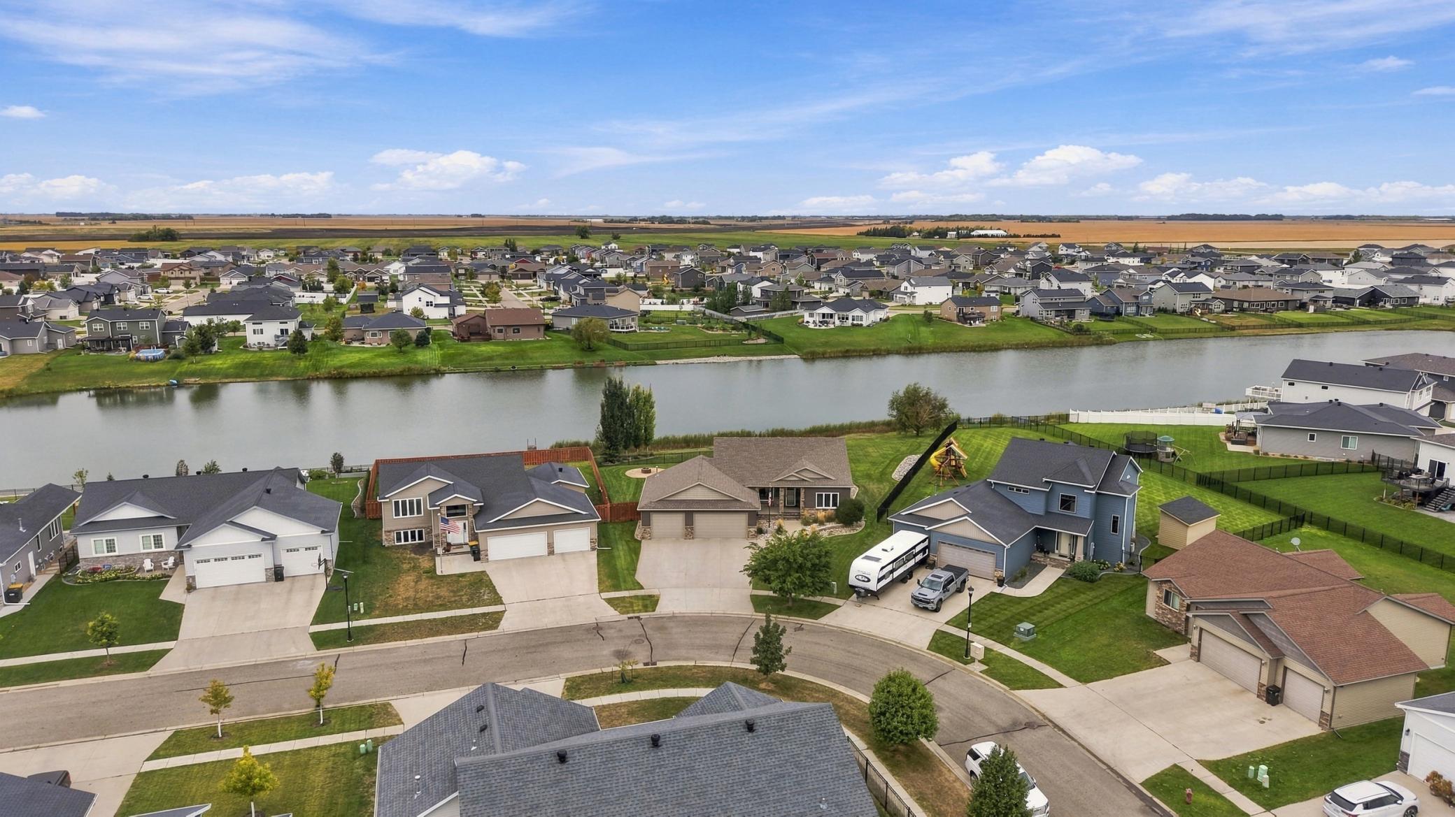 2014 single family home for sale at 2302 10th Street W in West Fargo, ND — 4 bed, 3 bath (photo 50 of 62)