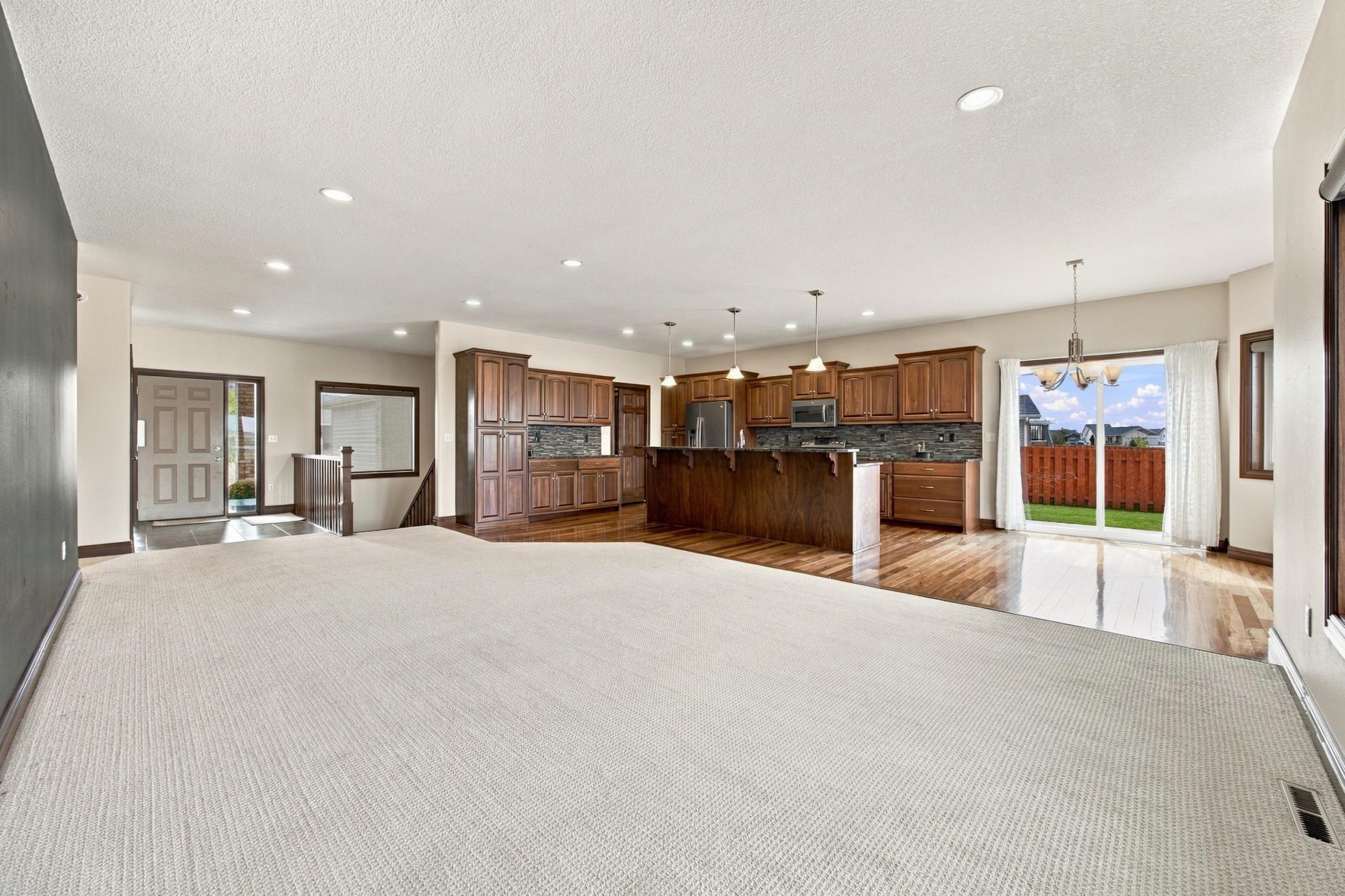 2014 single family home for sale at 2302 10th Street W in West Fargo, ND — 4 bed, 3 bath (photo 6 of 62)