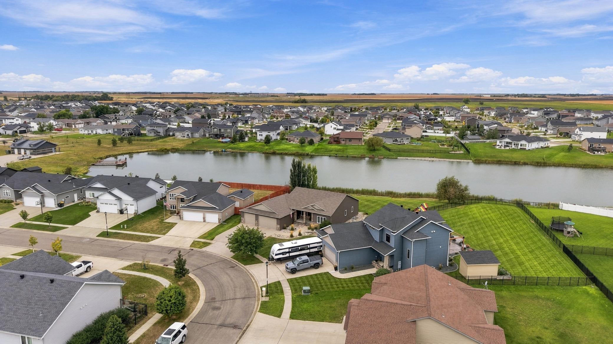 2014 single family home for sale at 2302 10th Street W in West Fargo, ND — 4 bed, 3 bath (photo 51 of 62)