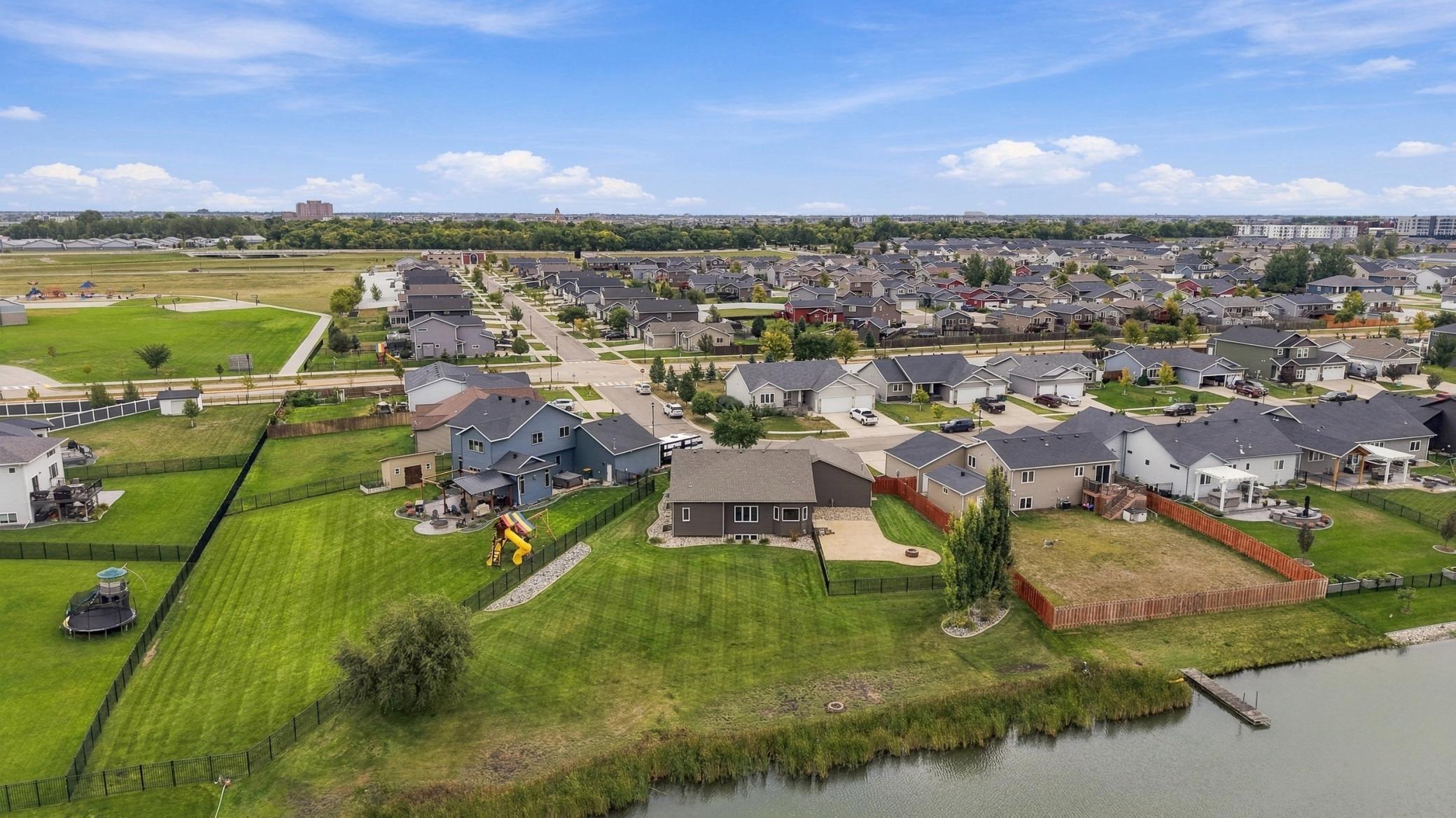 2014 single family home for sale at 2302 10th Street W in West Fargo, ND — 4 bed, 3 bath (photo 52 of 62)