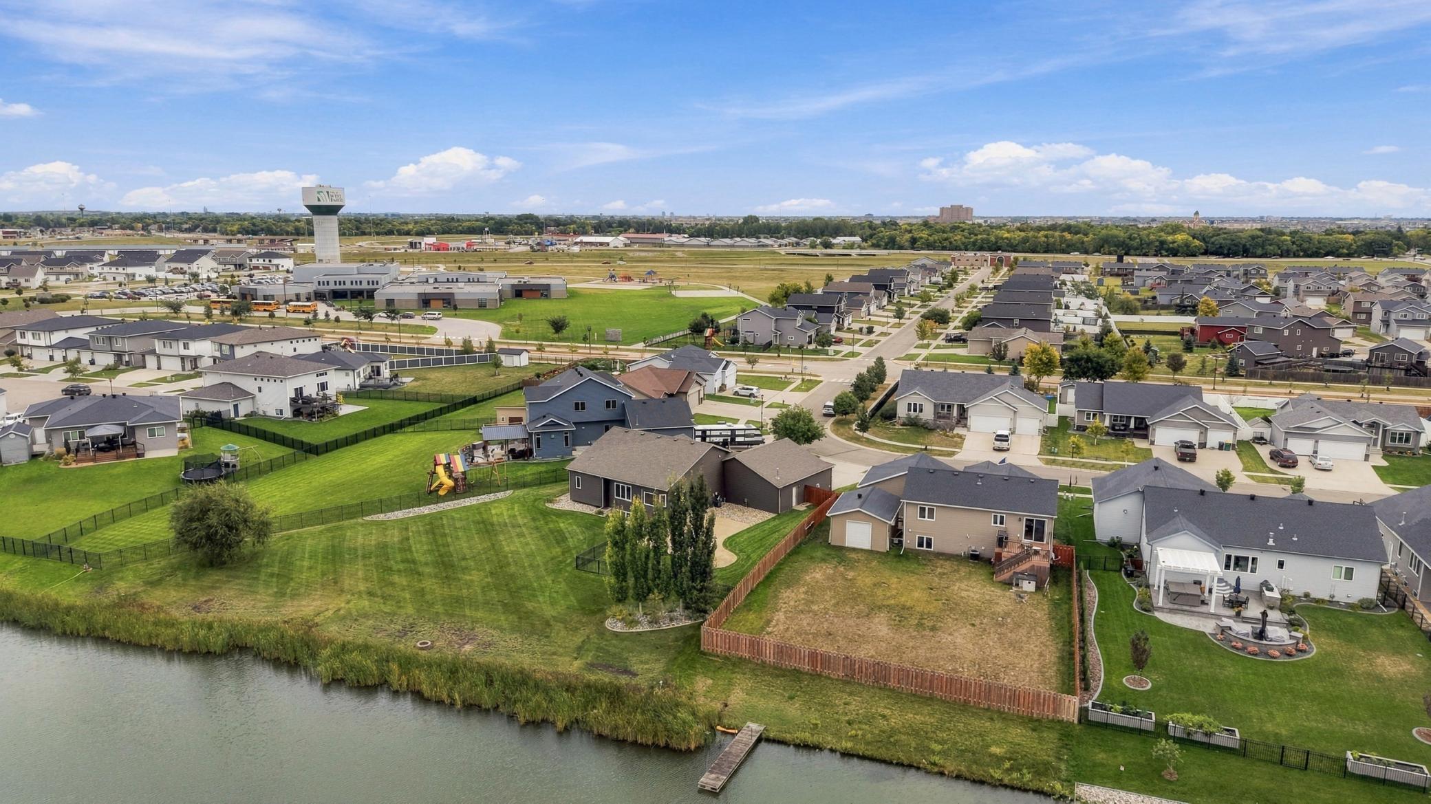 2014 single family home for sale at 2302 10th Street W in West Fargo, ND — 4 bed, 3 bath (photo 53 of 62)